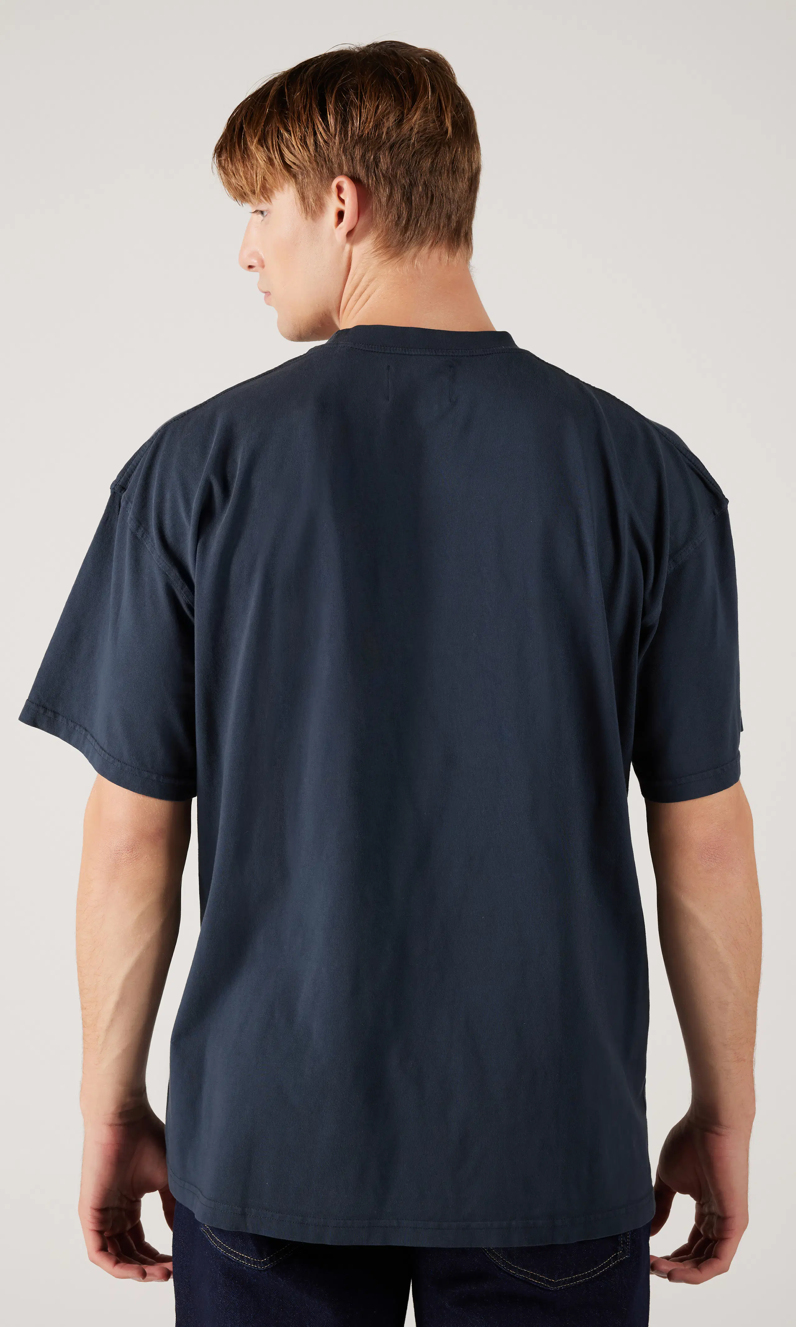 Moon Loose T-Paita. Back. Model.