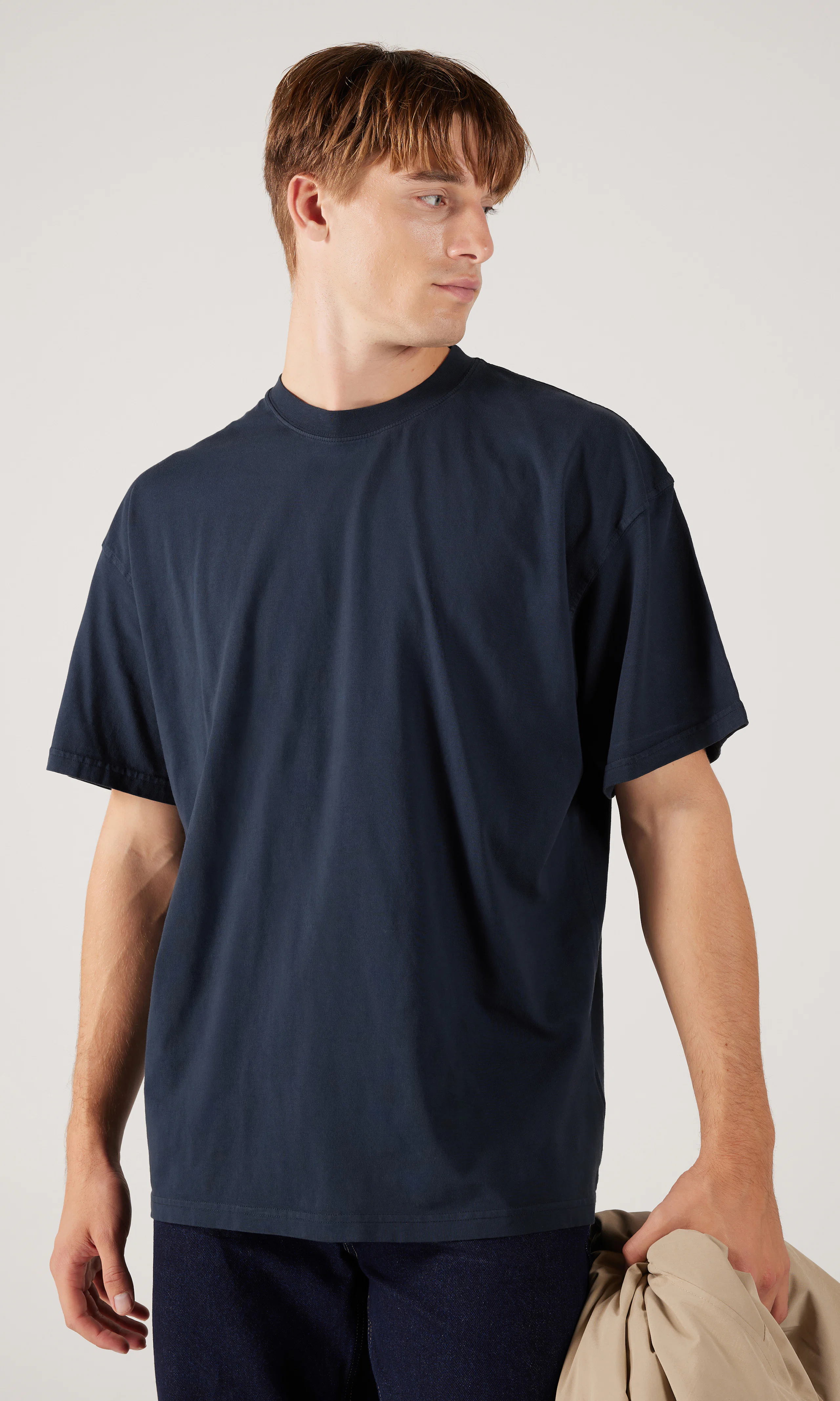 Moon Loose T-Paita. Front. Model.