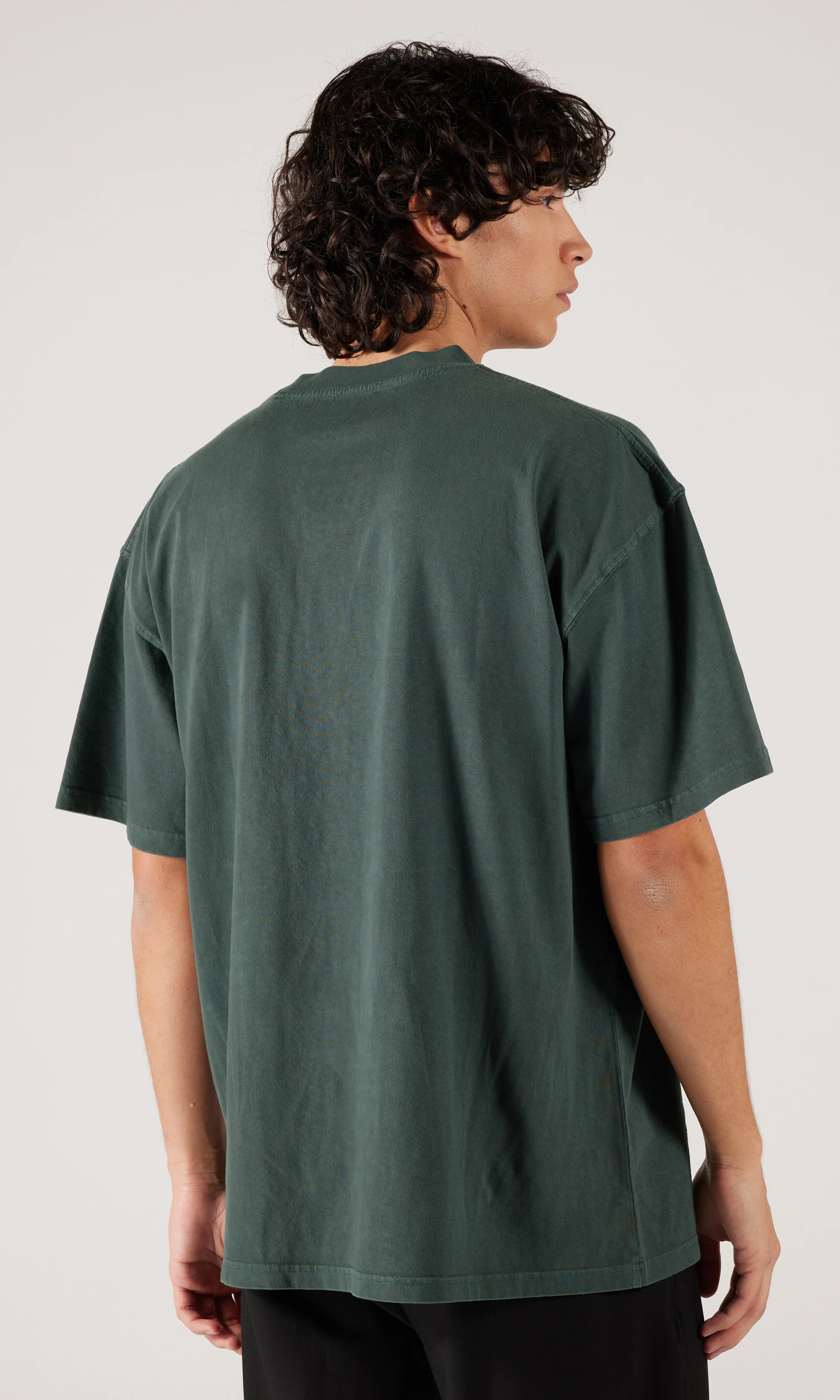 Moon Loose T-Paita. Back. Model.