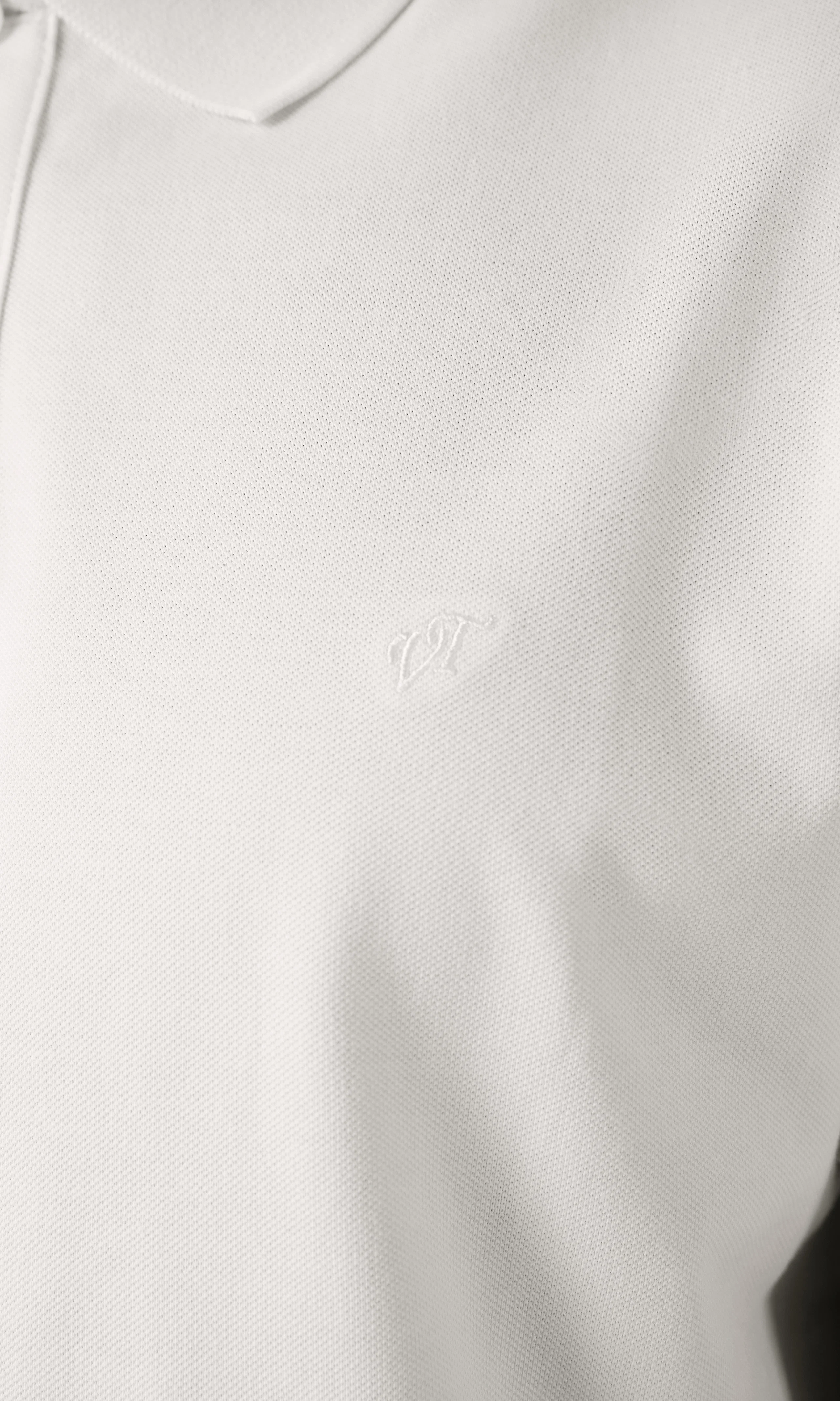 Polo T-Skjorte. Detail 2. Model.