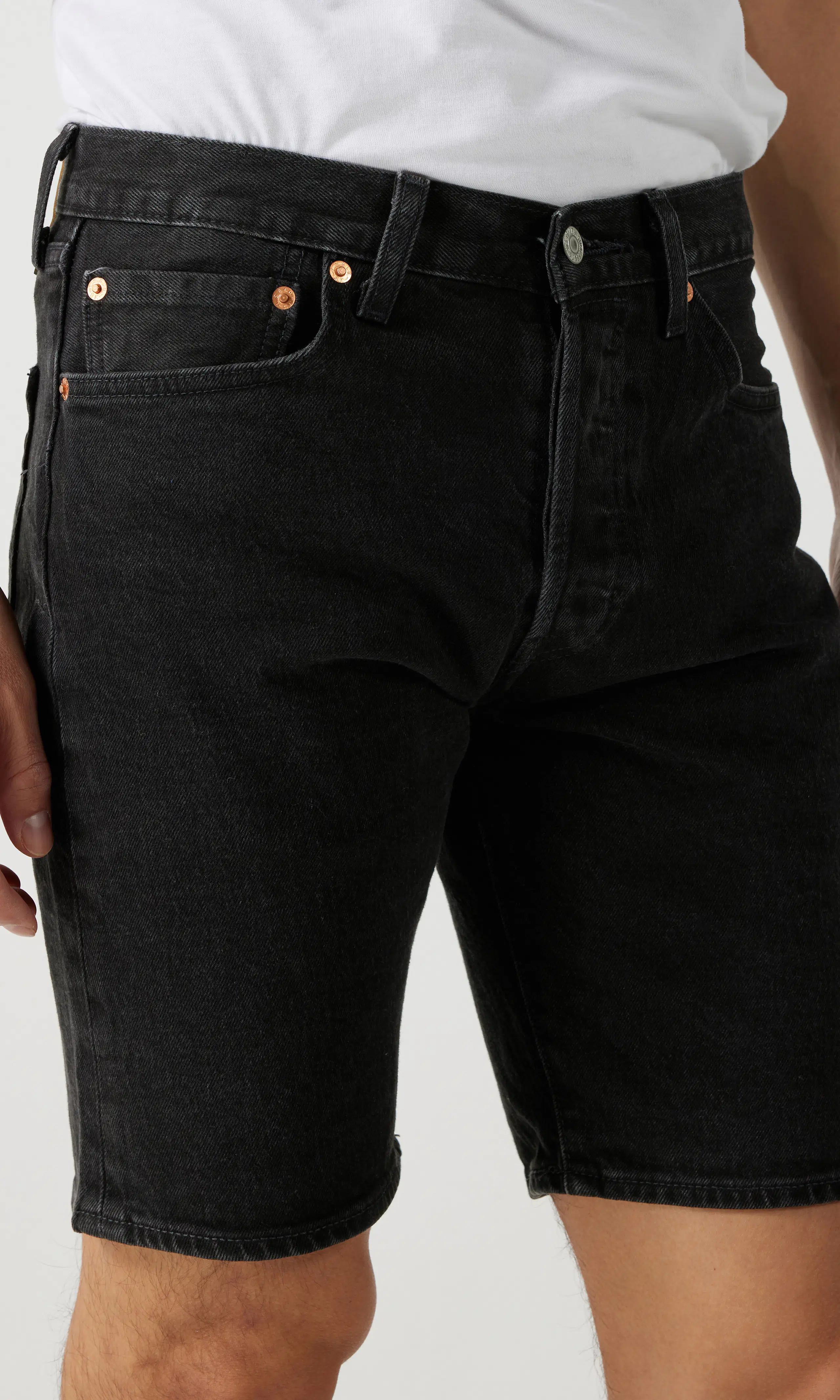 501® Original Mustat Shortsit. Detail 2. Model.
