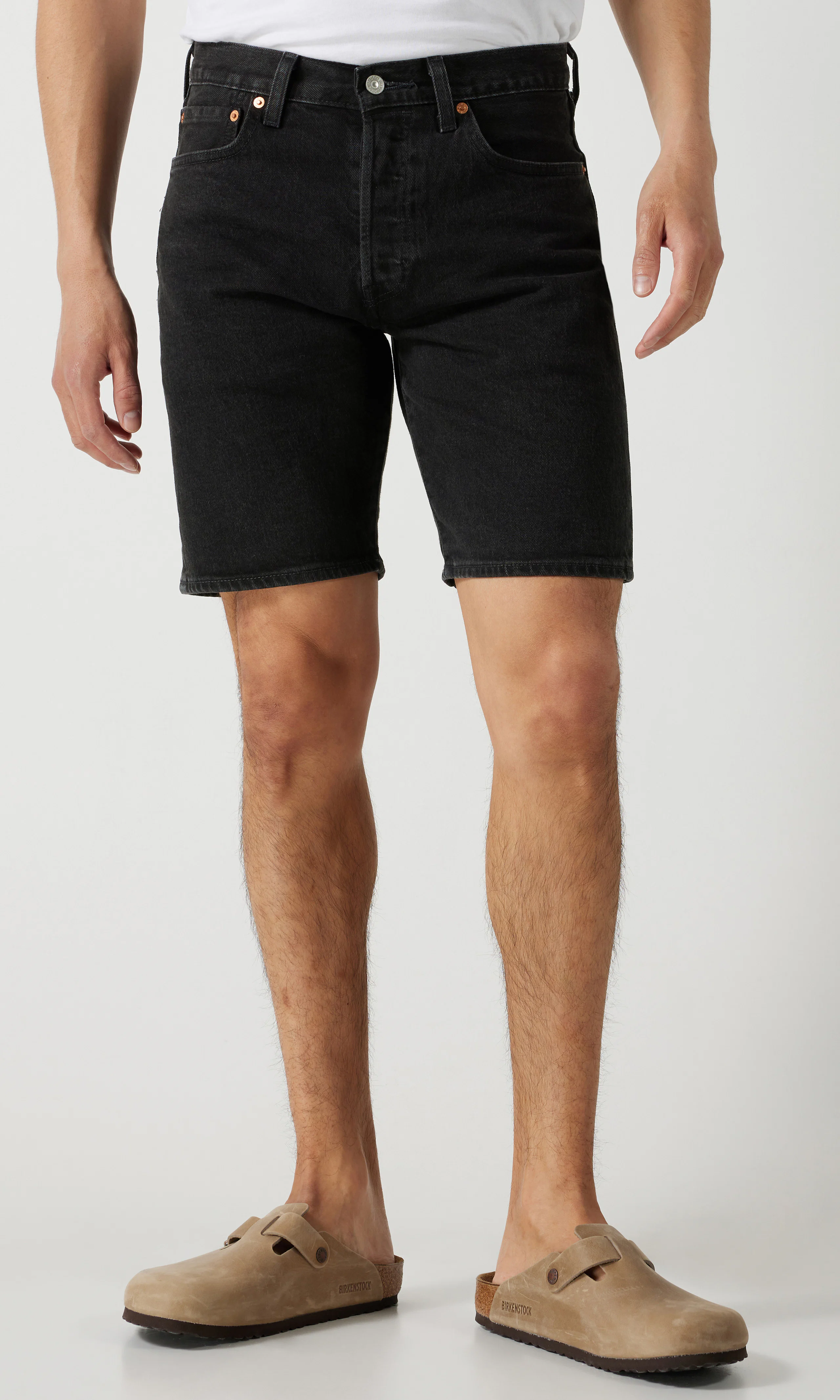 501® Original Mustat Shortsit. Front. Model.