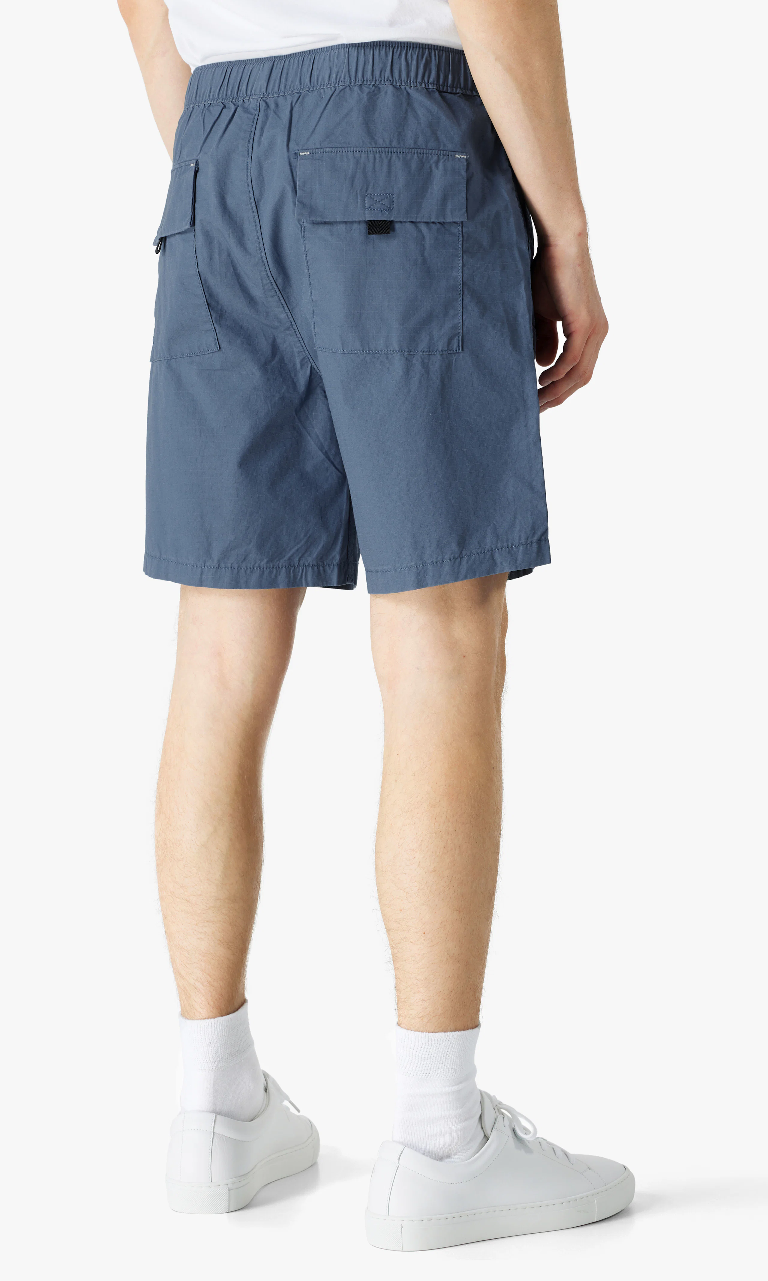 Belted Utility Blå Shorts. Back. Model.
