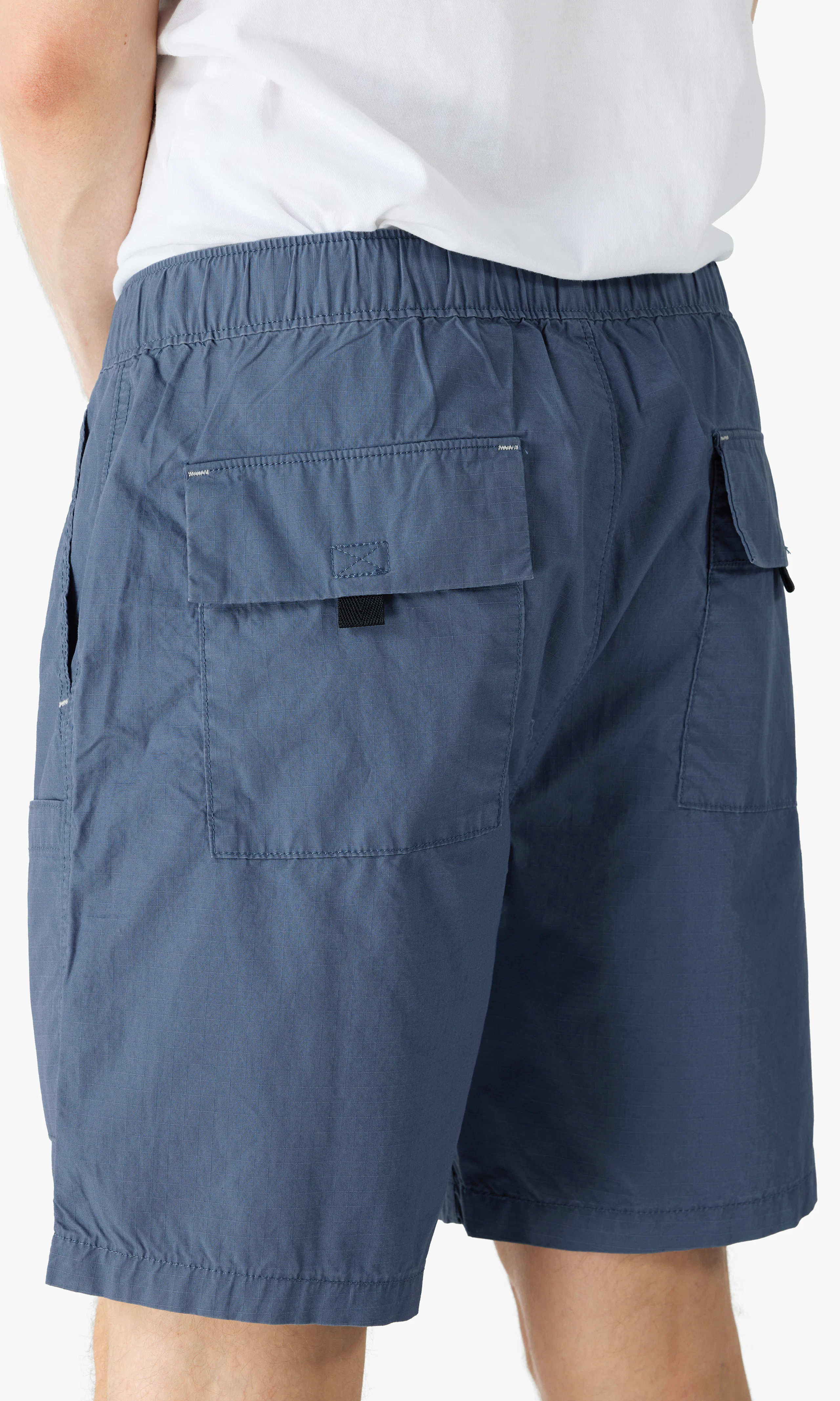 Belted Utility Blå Shorts. Detail 2. Model.