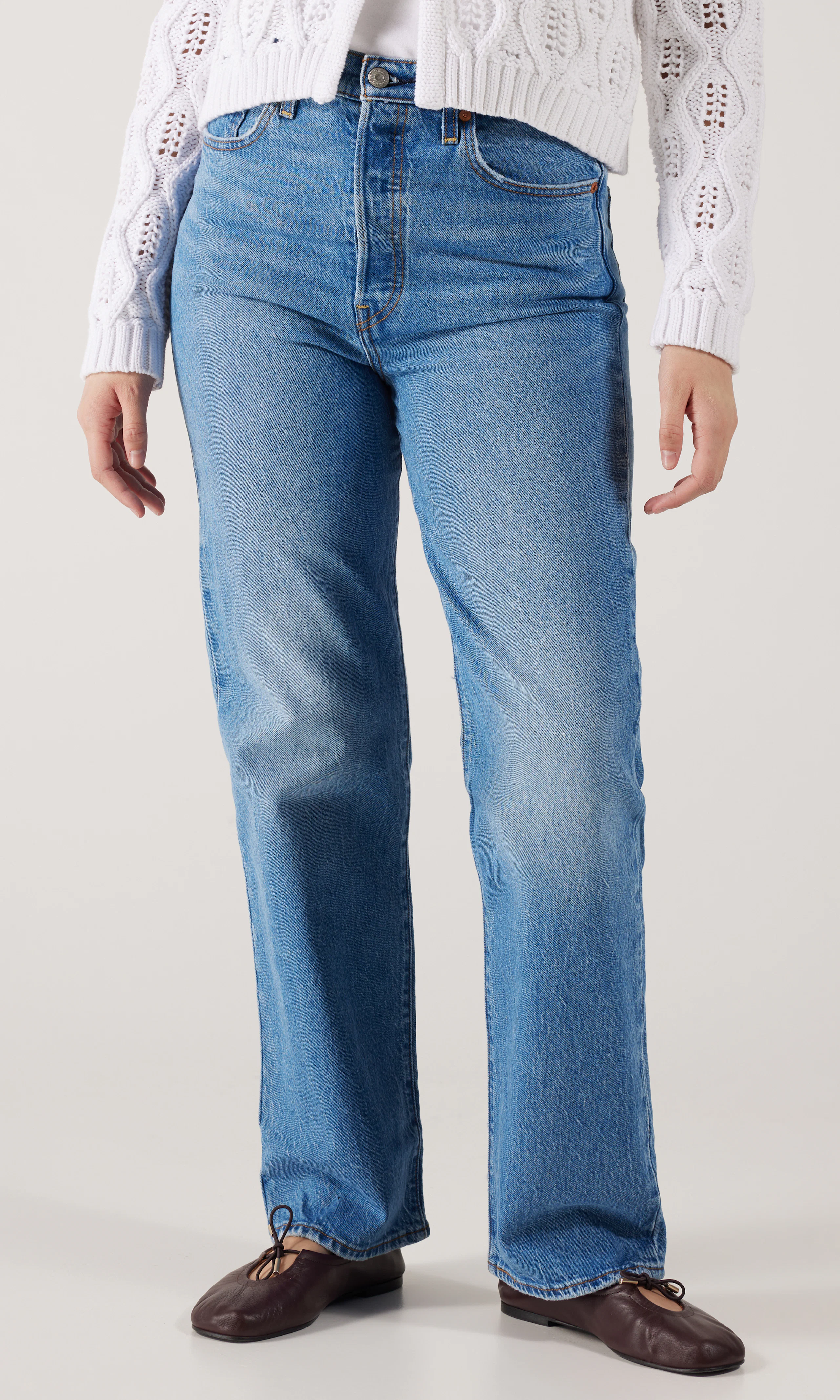 Ribcage Straight Ankle Medium Blå Jeans. Front. Model.