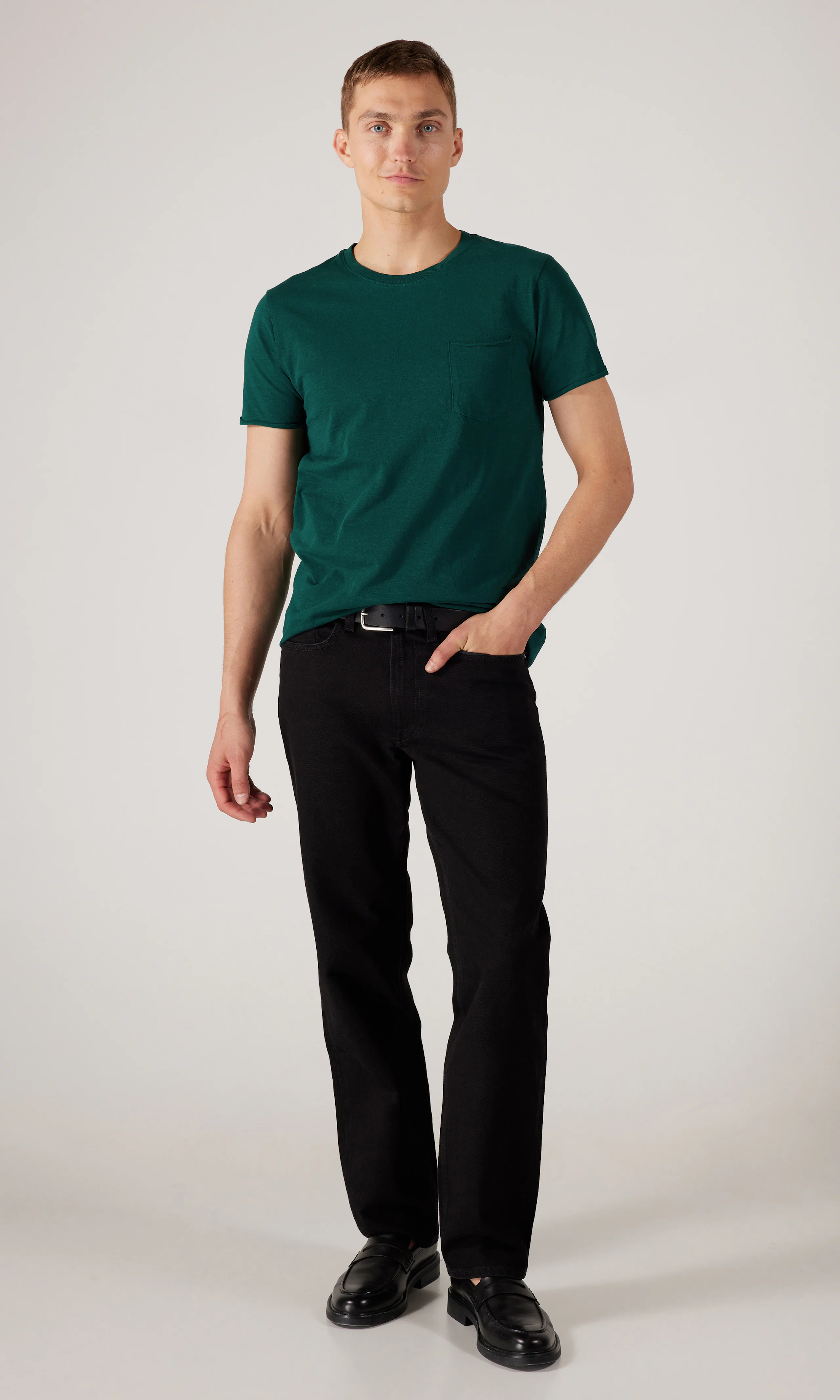 Buzz T-Paita. Front 1. Model.