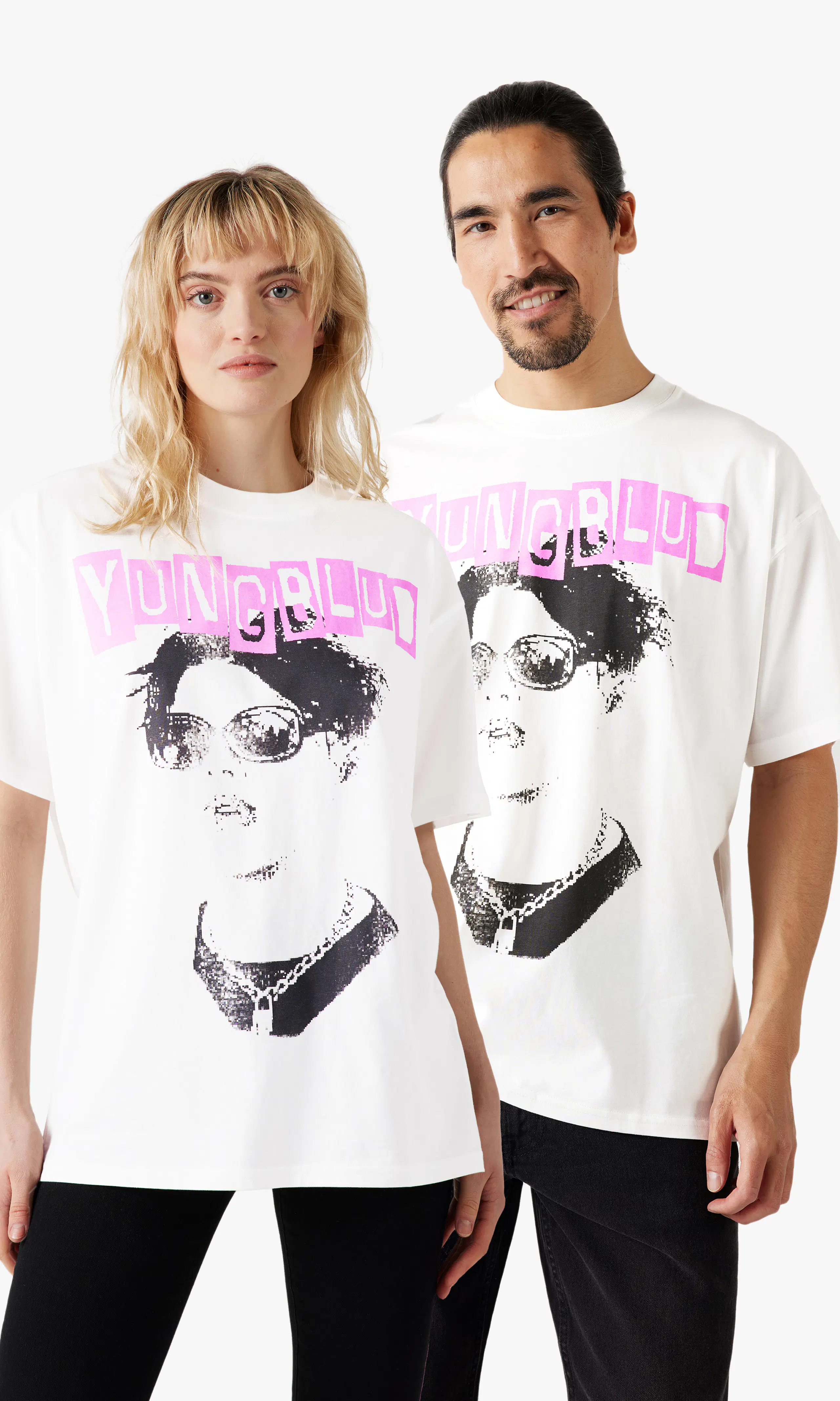 Yungblud Loose Fit T-Skjorte. Front. Model.