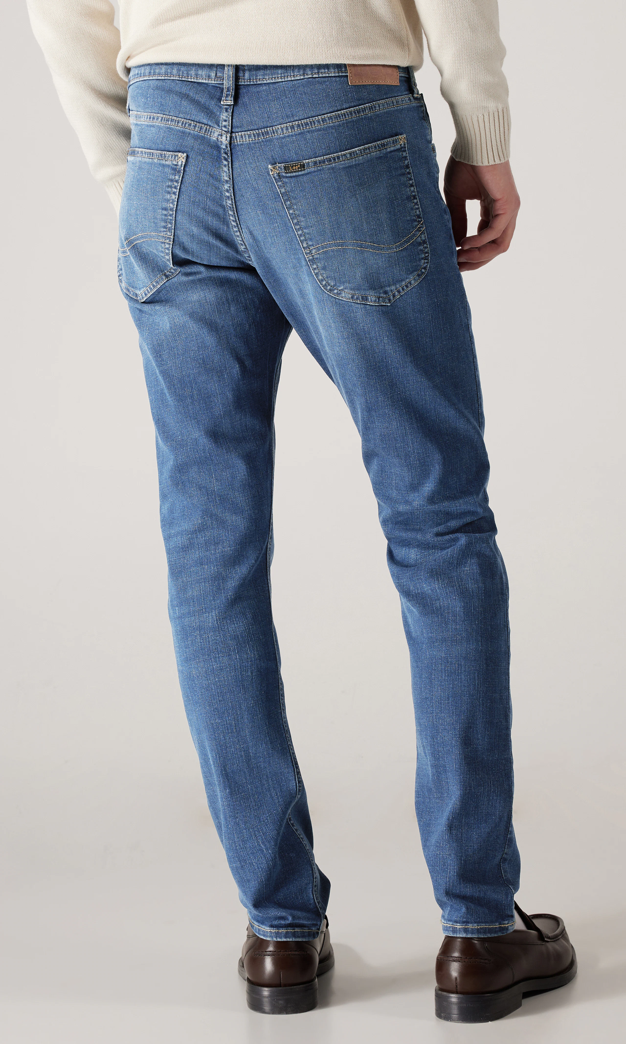 Luke Mørk Blå Jeans. Back. Model.