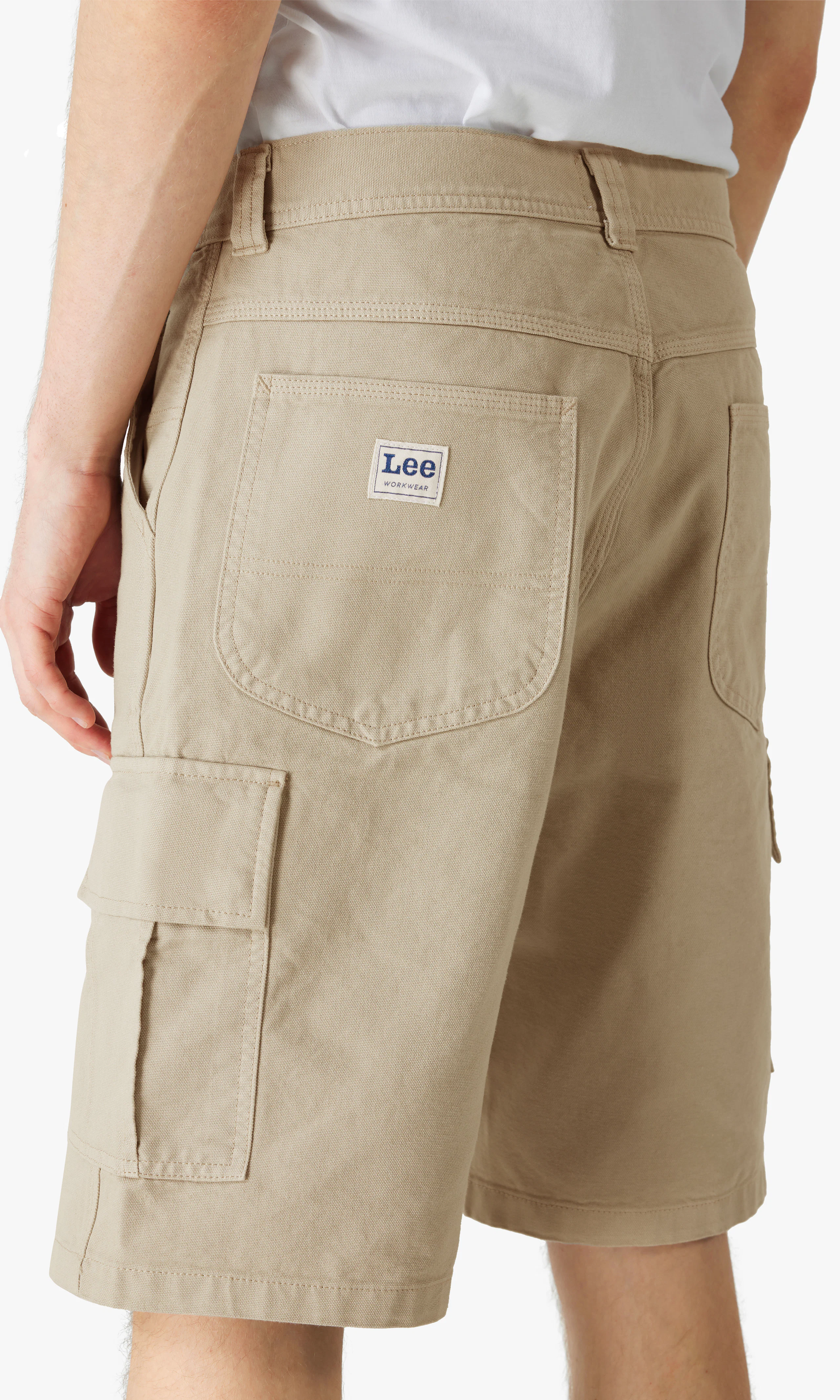 Cargo Beige Shorts. Detail 2. Model.