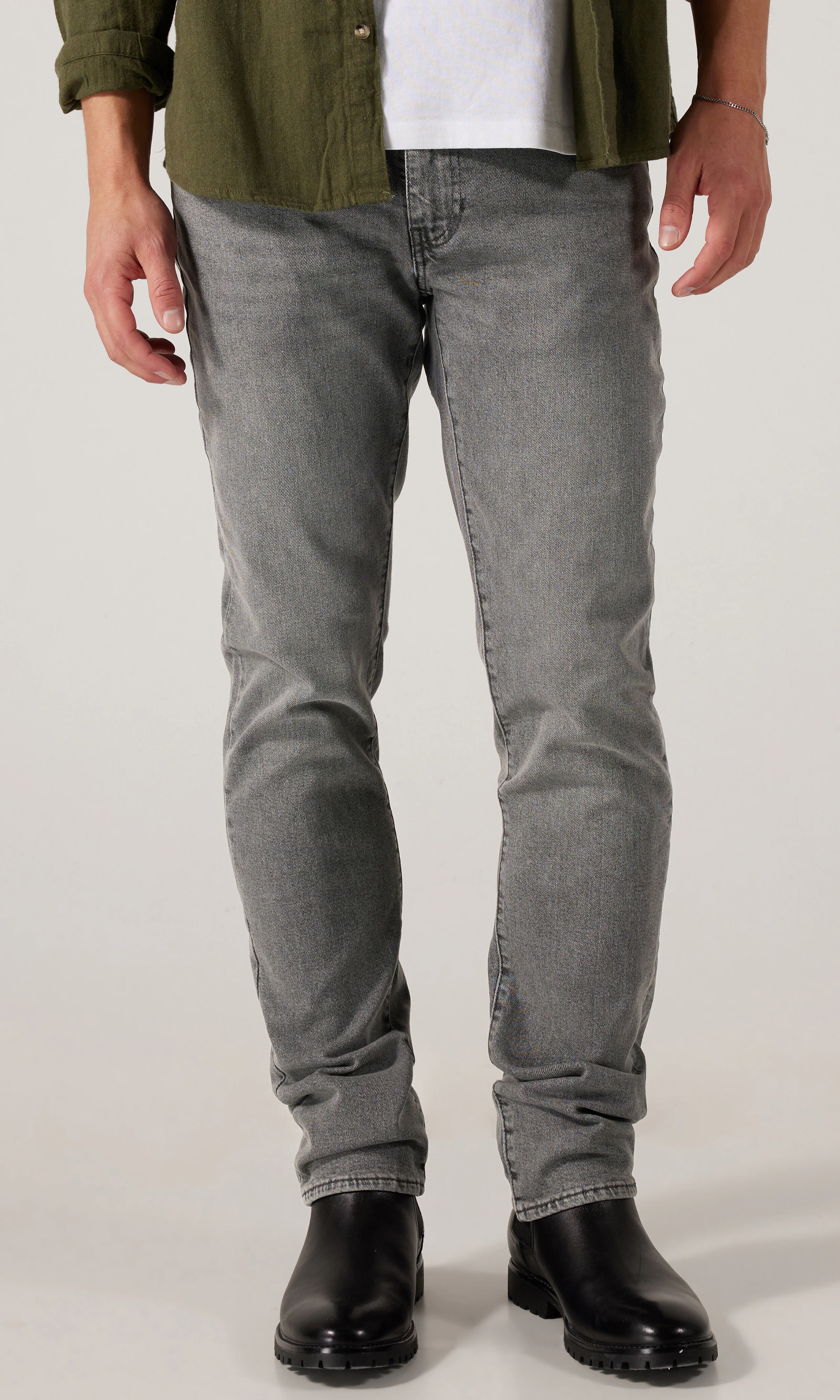 511™ Slim Farkut. Front. Model.