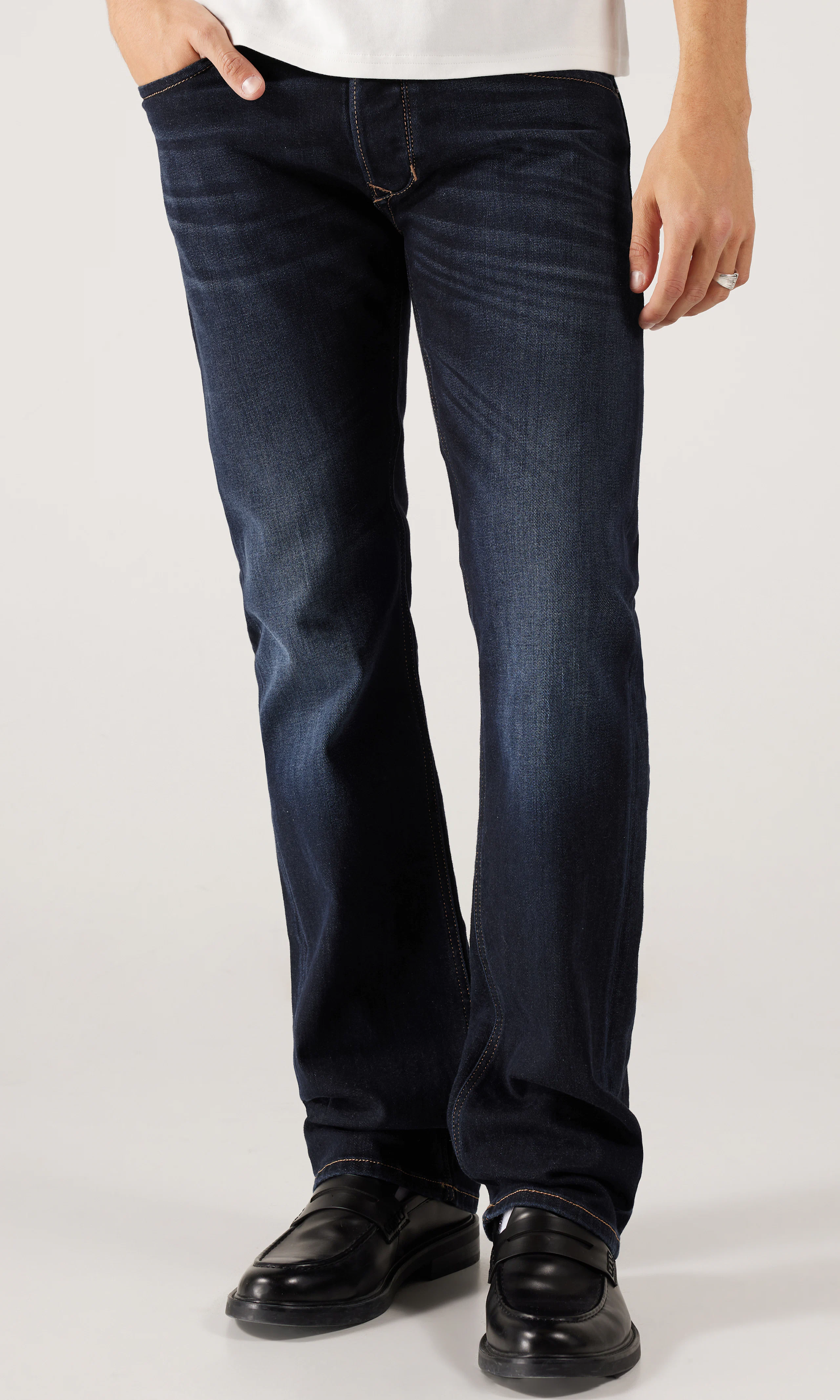 1985 Larkee Mørk Blå Straight Jeans. Front. Model.