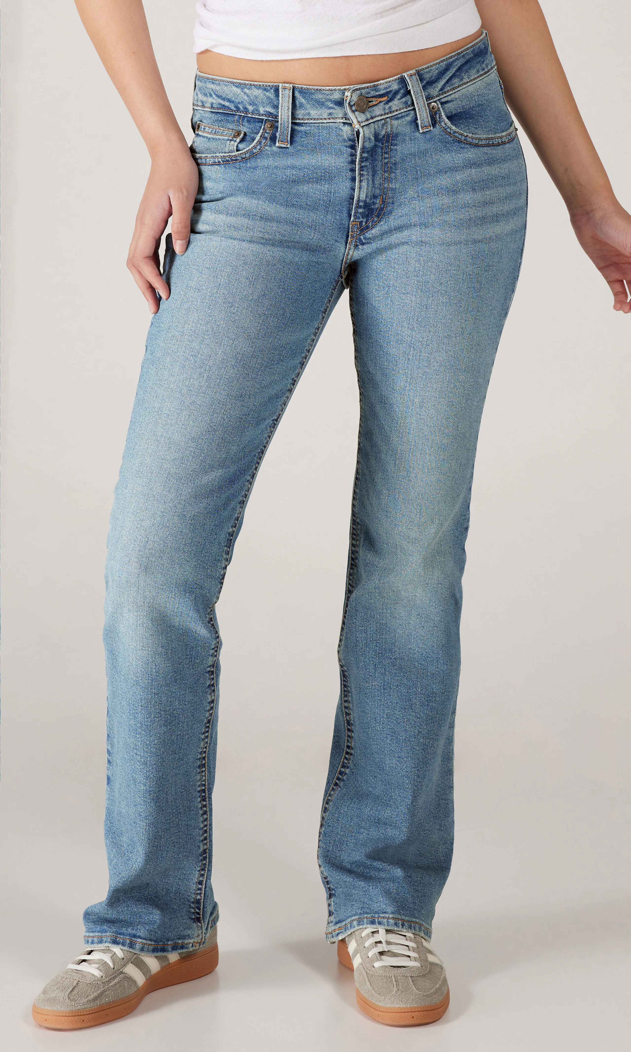 Superlow Boot Lys Blå Jeans. Front. Model.