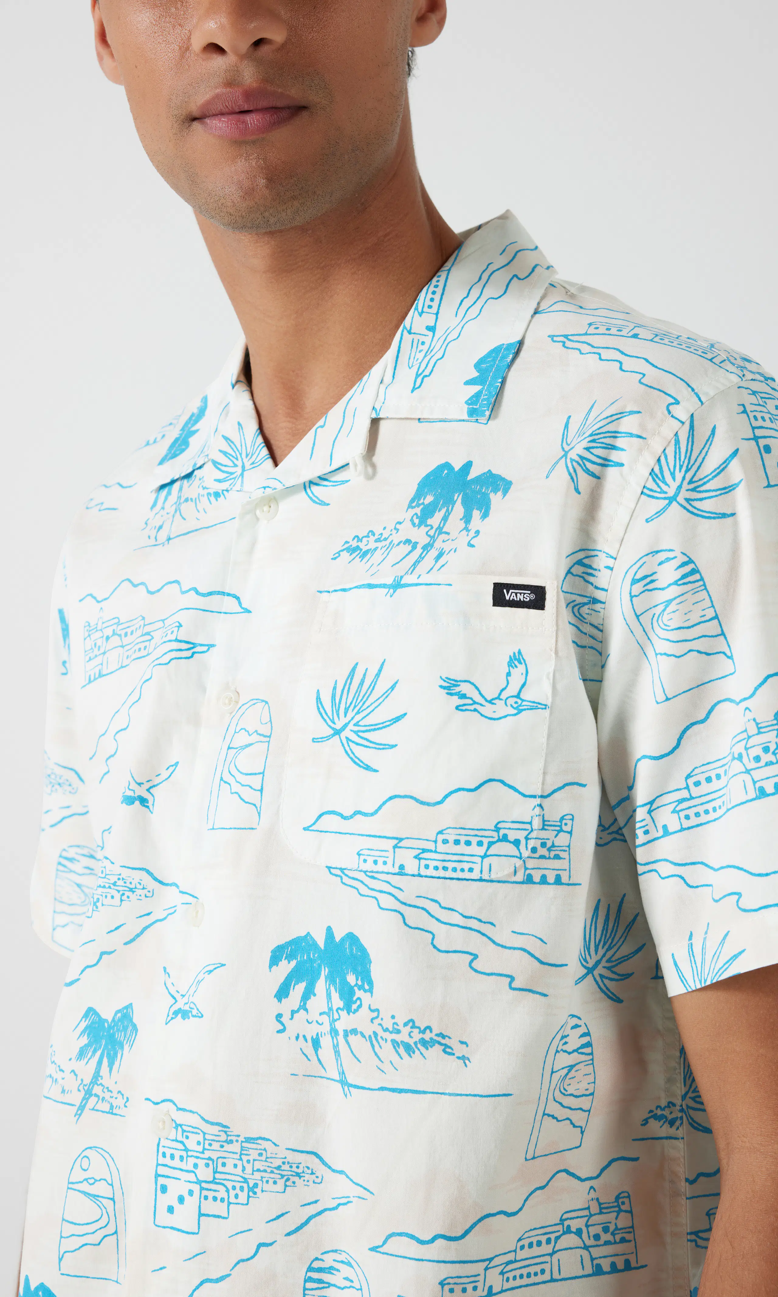 Davista Woven Off White Paita. Detail 1. Model.