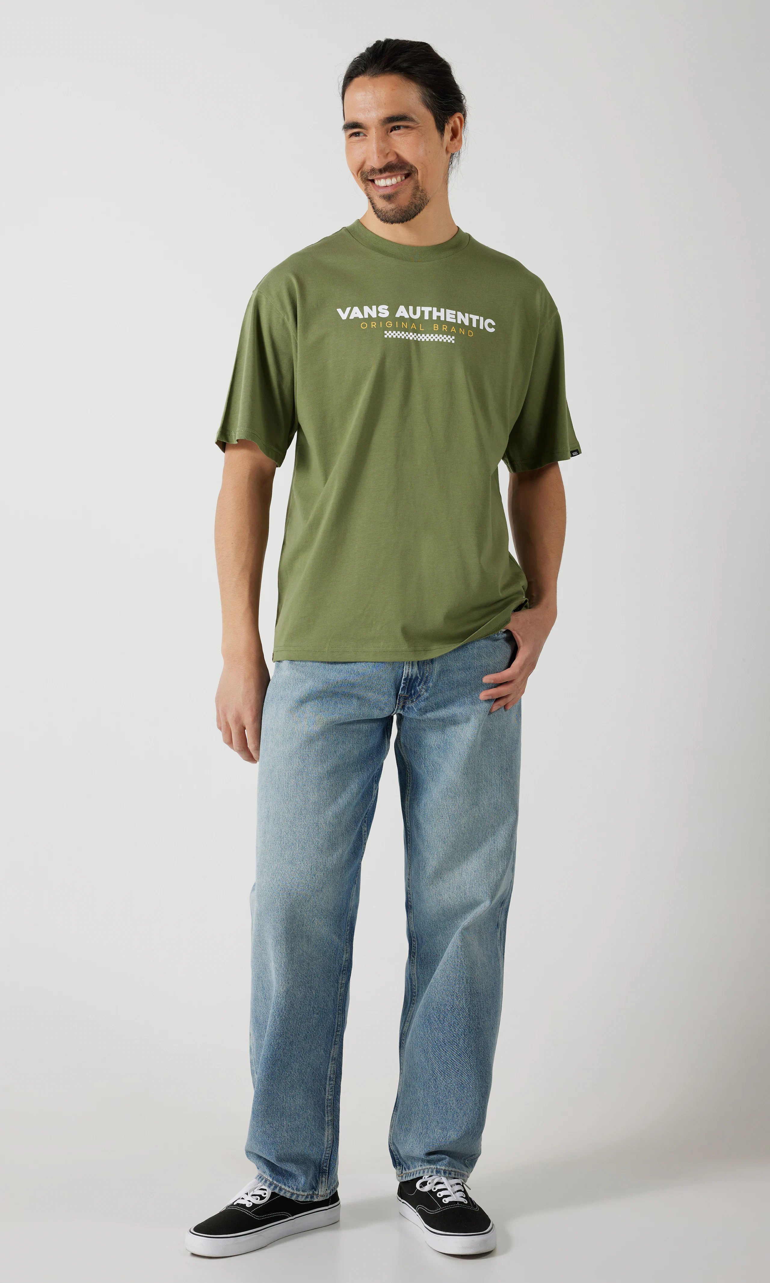 Sport Loose Fit Grön T-Shirt. Front 1. Model.