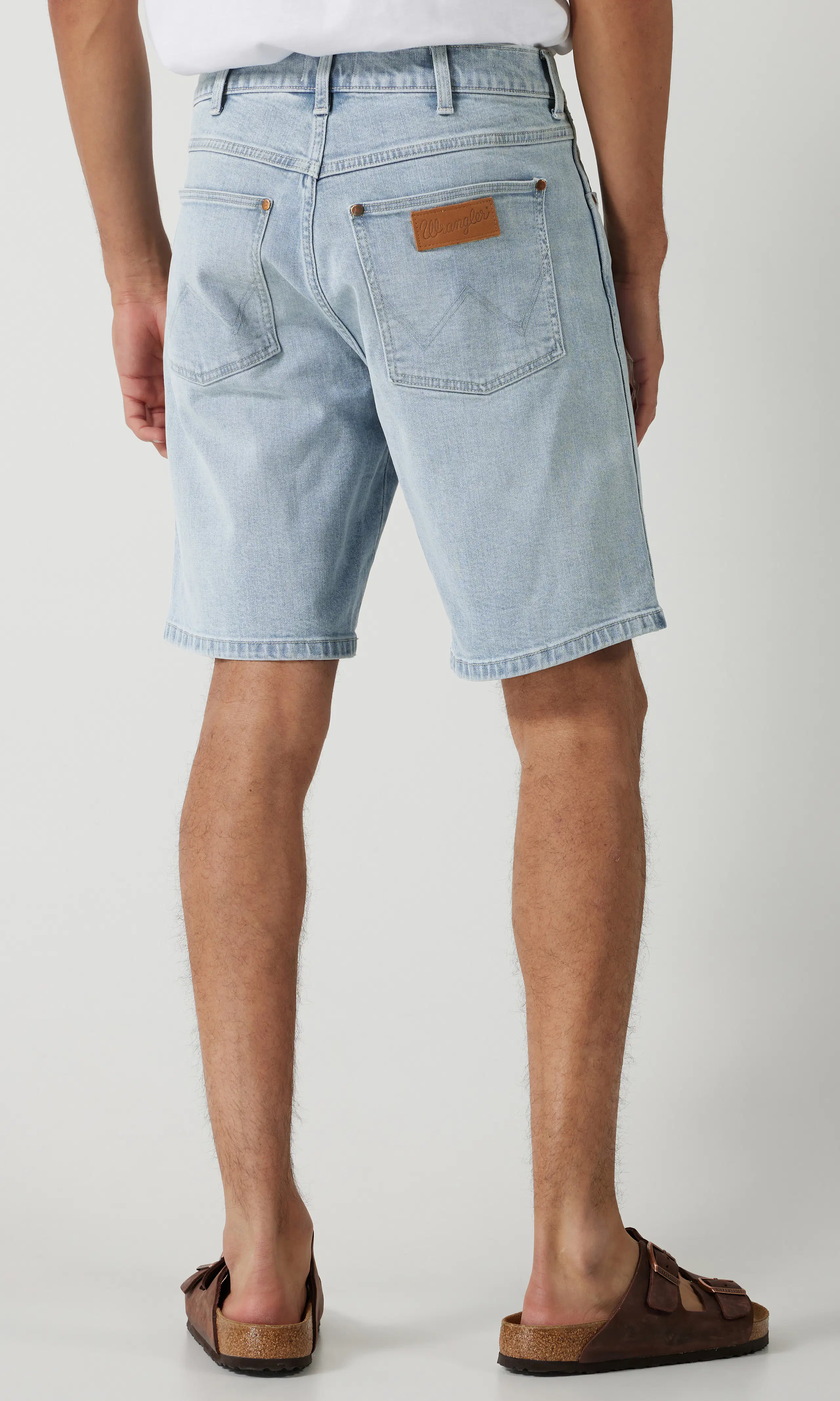 Frontier Lys Blå Shorts. Back. Model.
