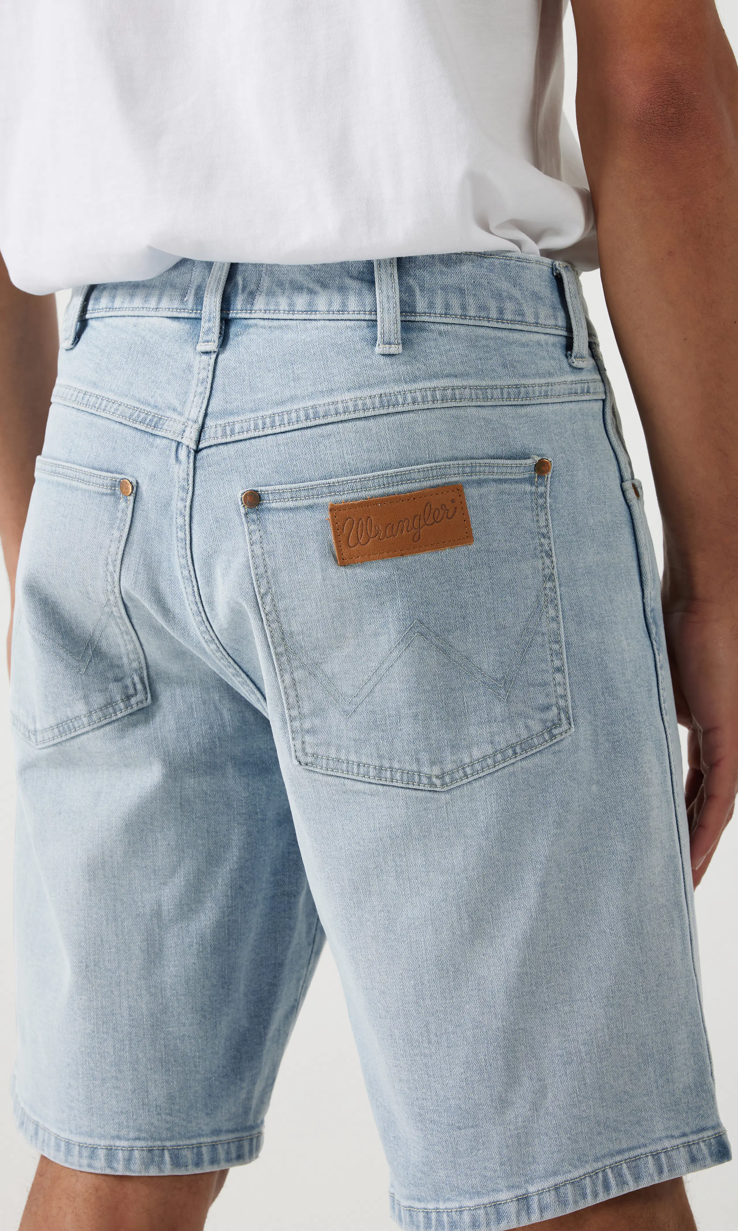 Frontier Lys Blå Shorts. Detail 1. Model.