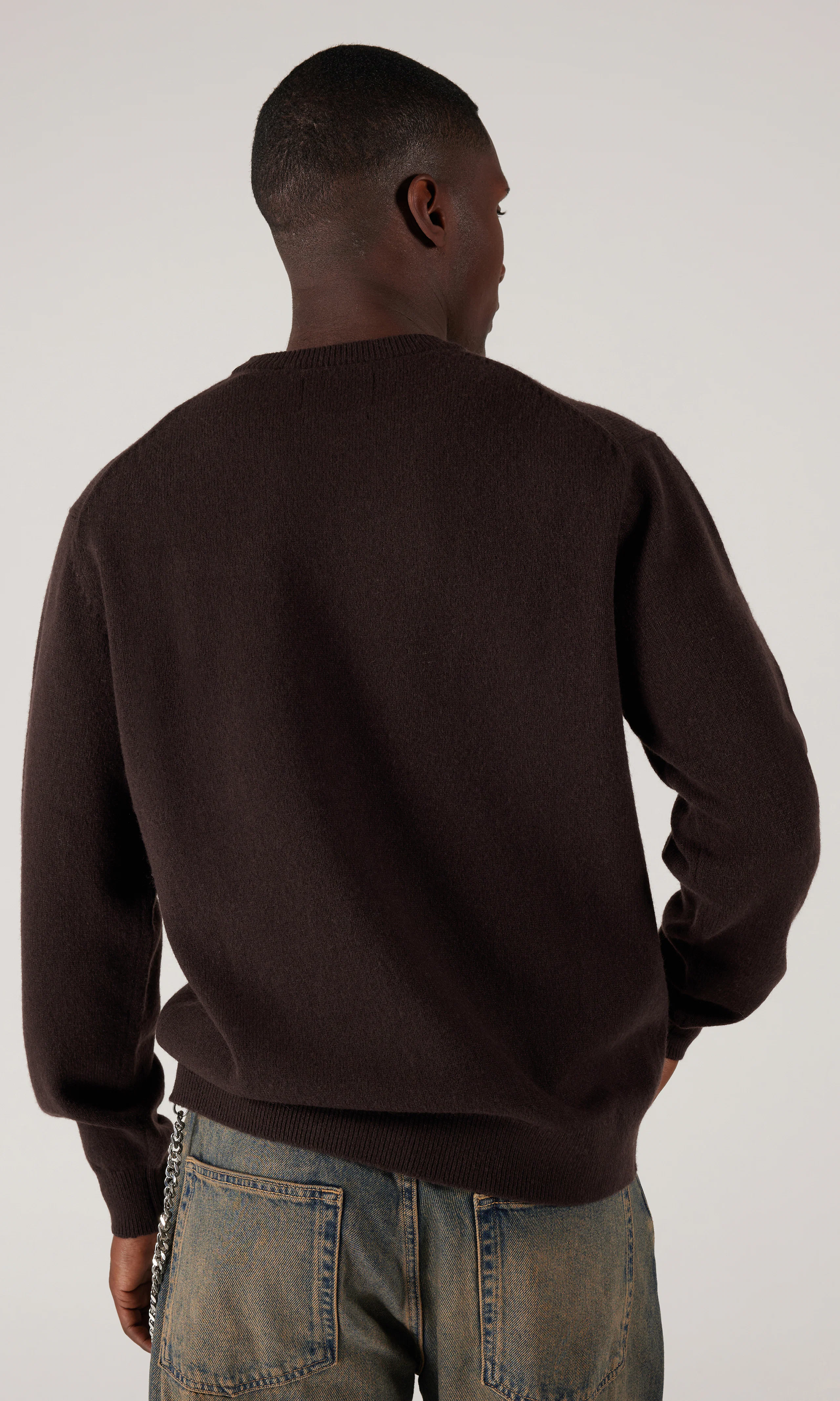 Midweight Crew Merinogenser. Back. Model.