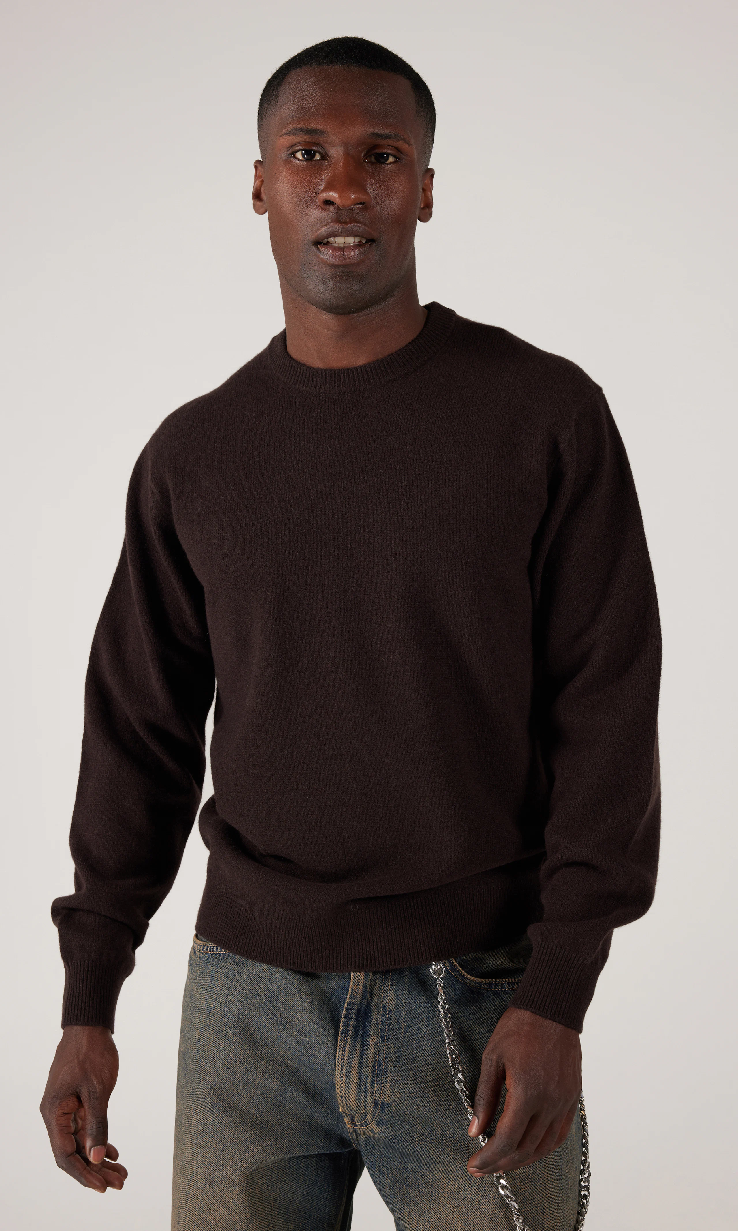 Midweight Crew Merinogenser. Front. Model.
