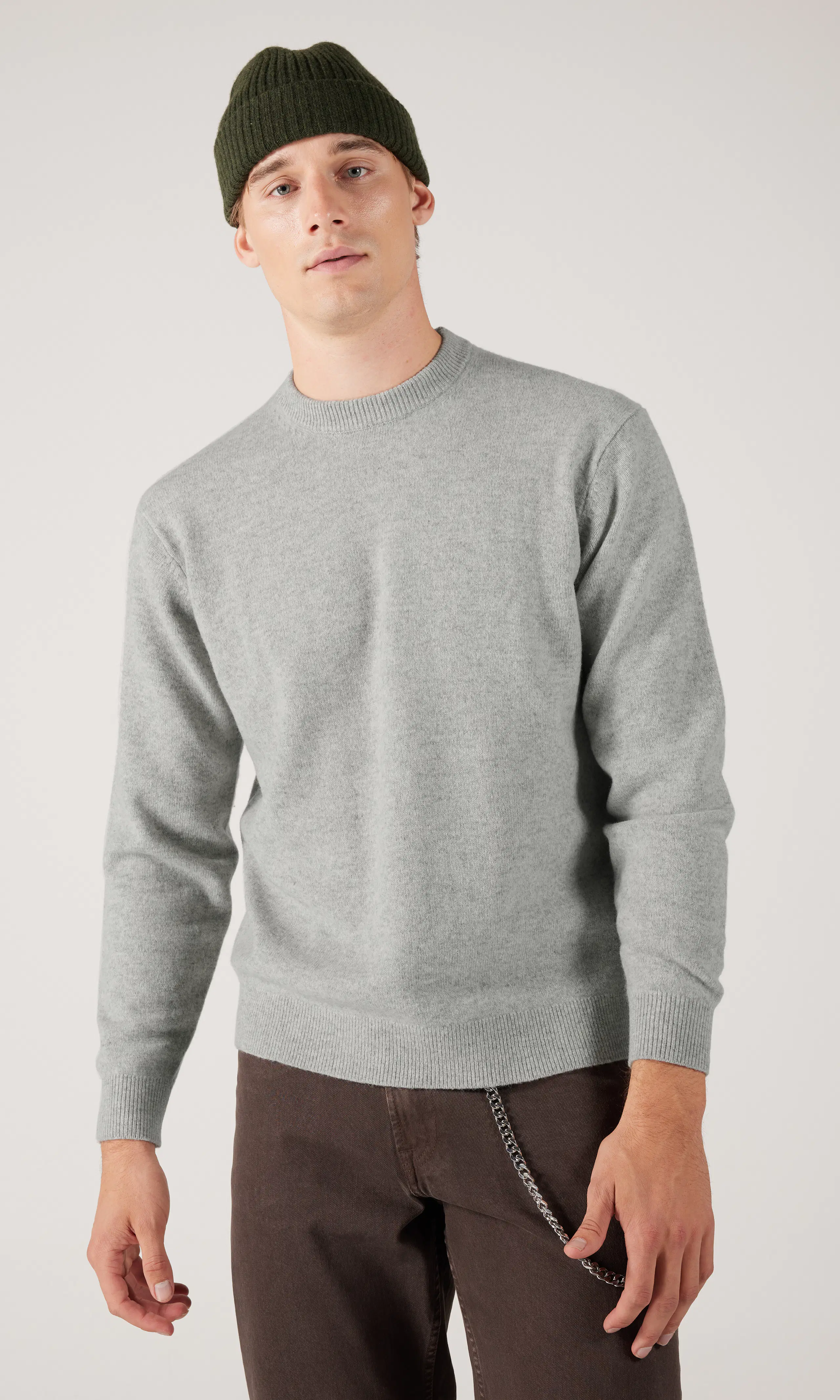 Merino Midweight Crew Merinovillaneule. Front. Model.