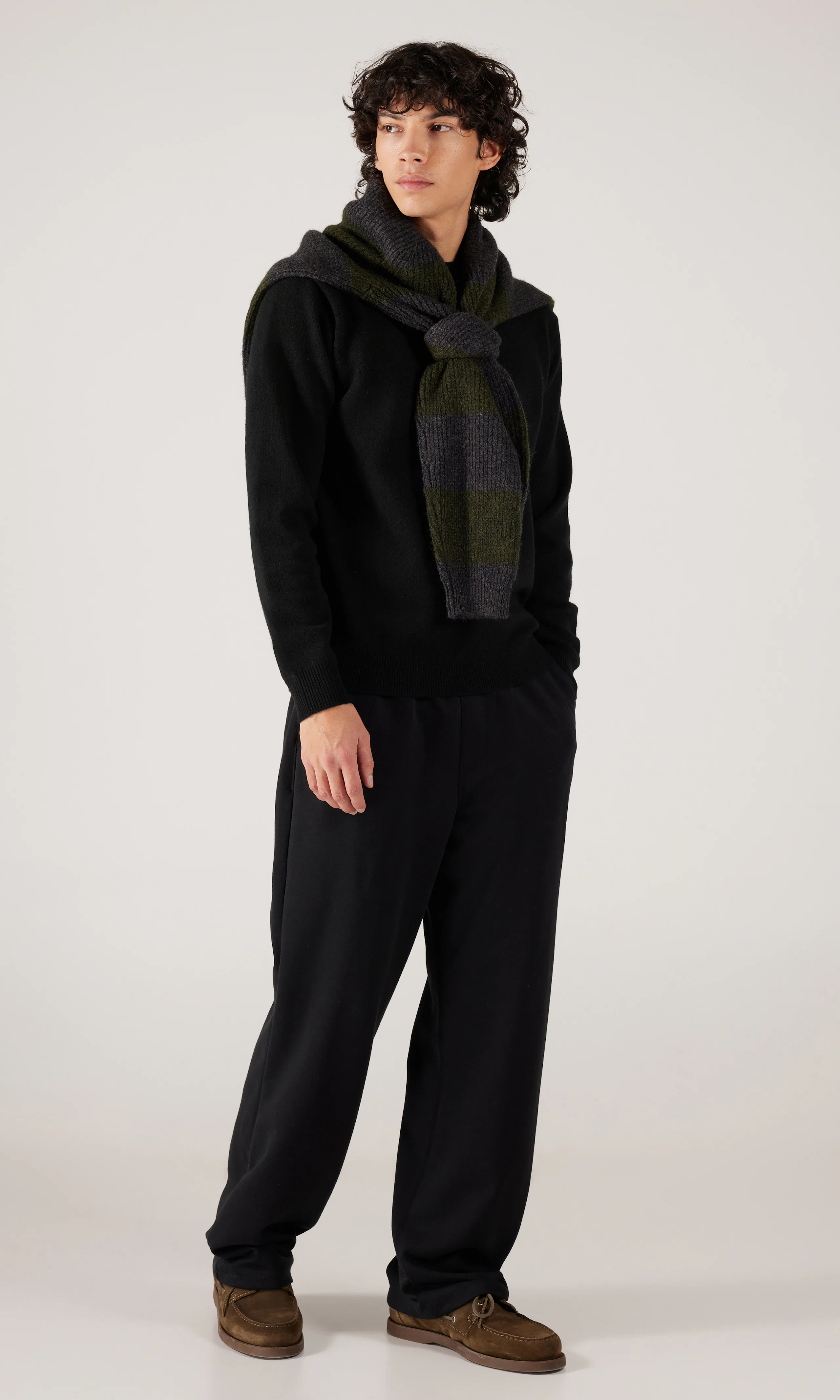 Merino Midweight Crew Merinovillaneule. Front 1. Model.