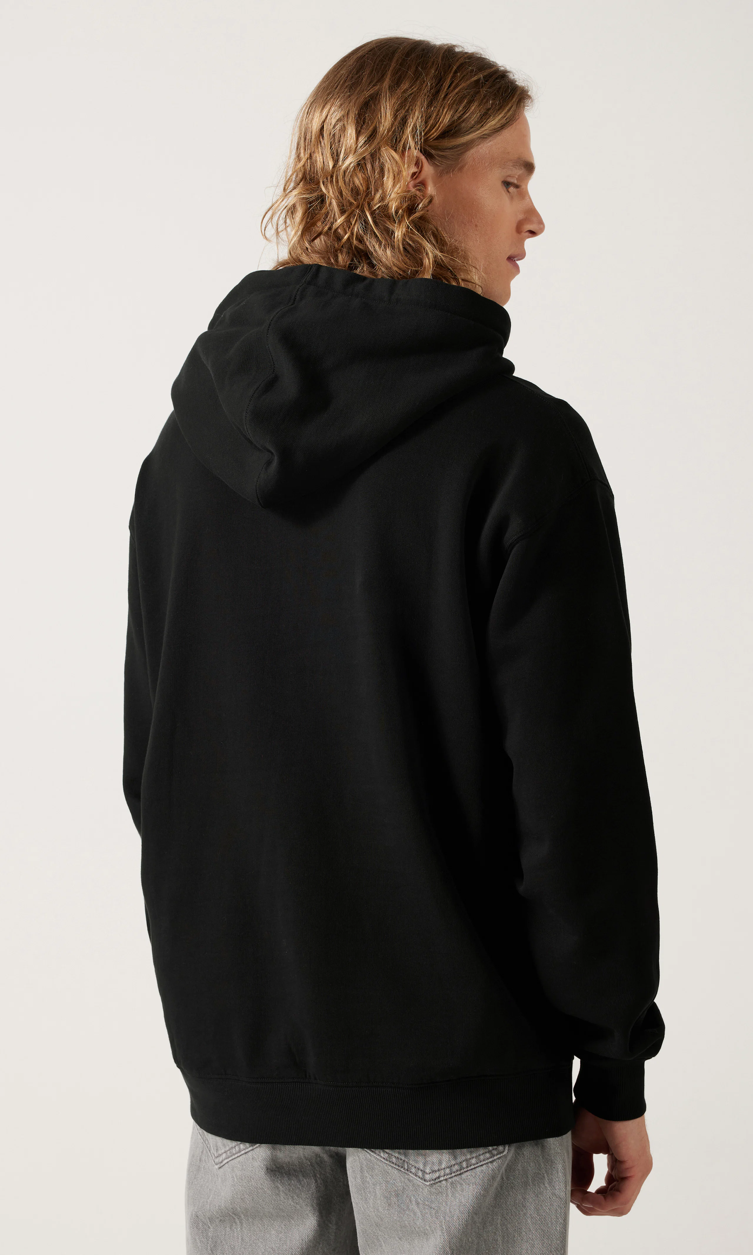 Hoodie Huppari. Back. Model.