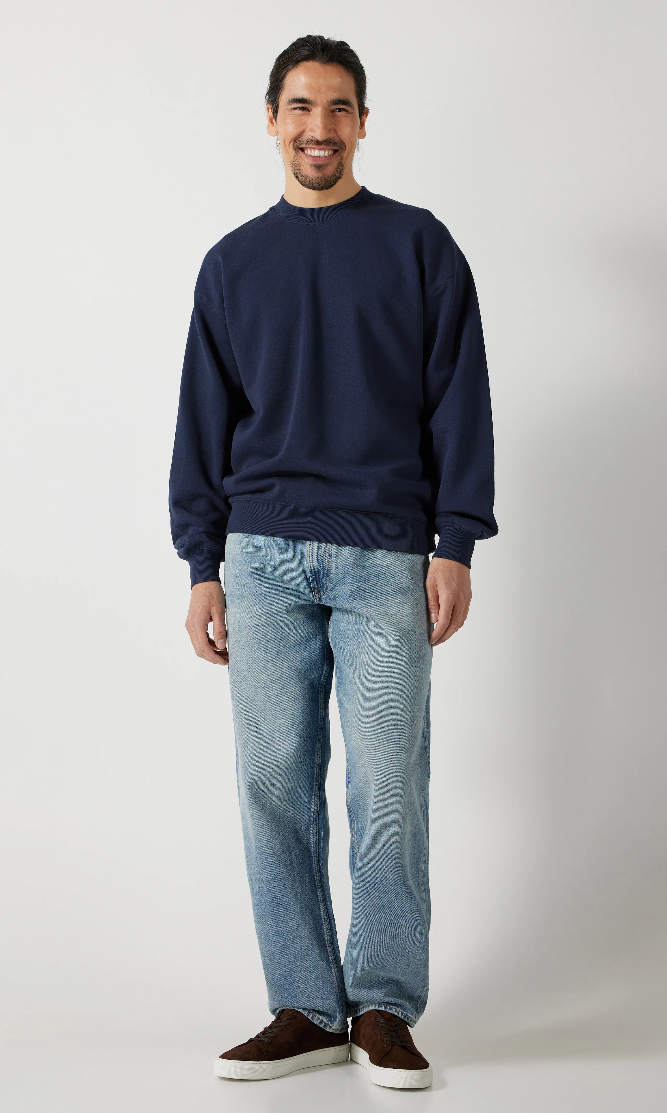 Crew Genser. Front 1. Model.