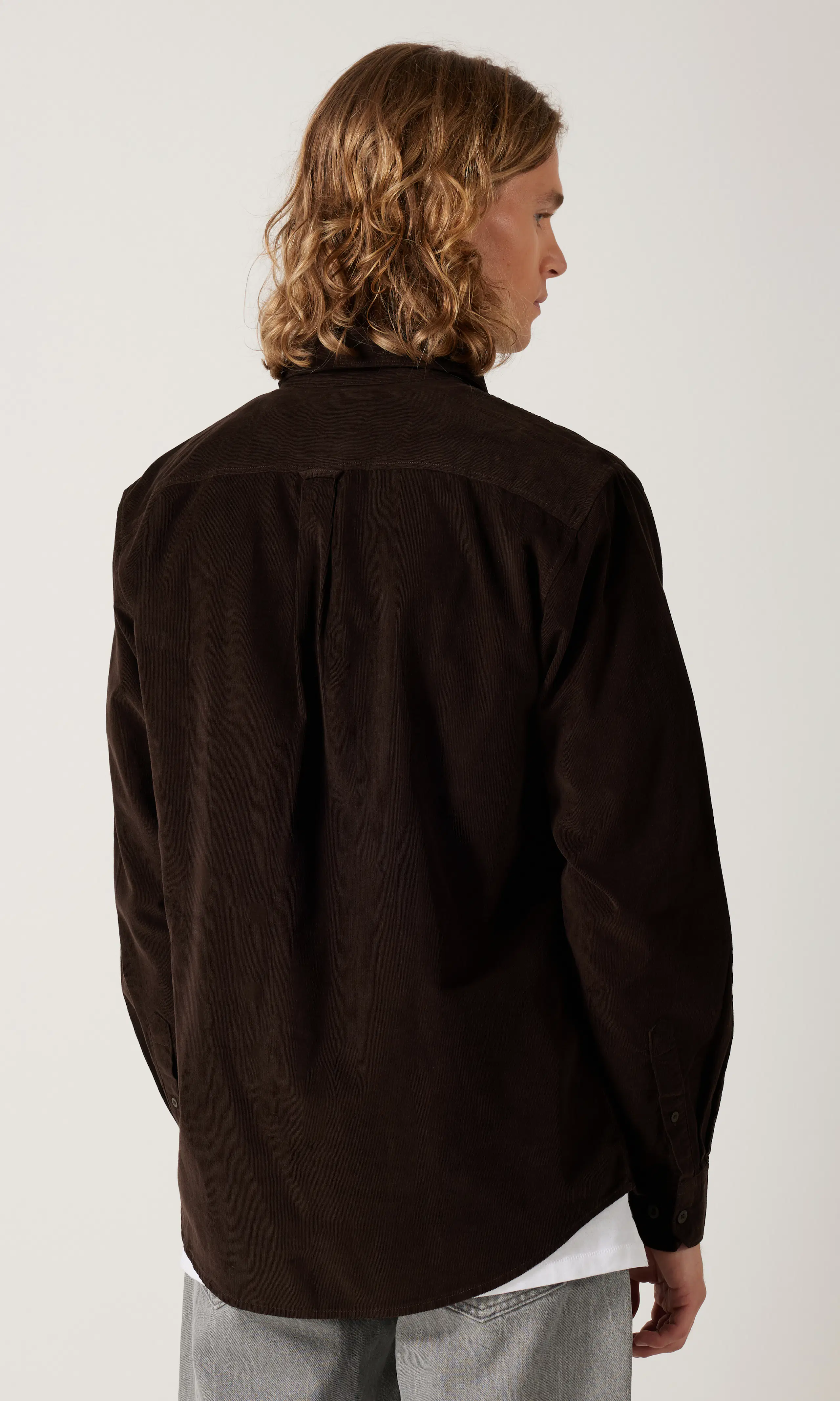 Cord Skjorta. Back. Model.