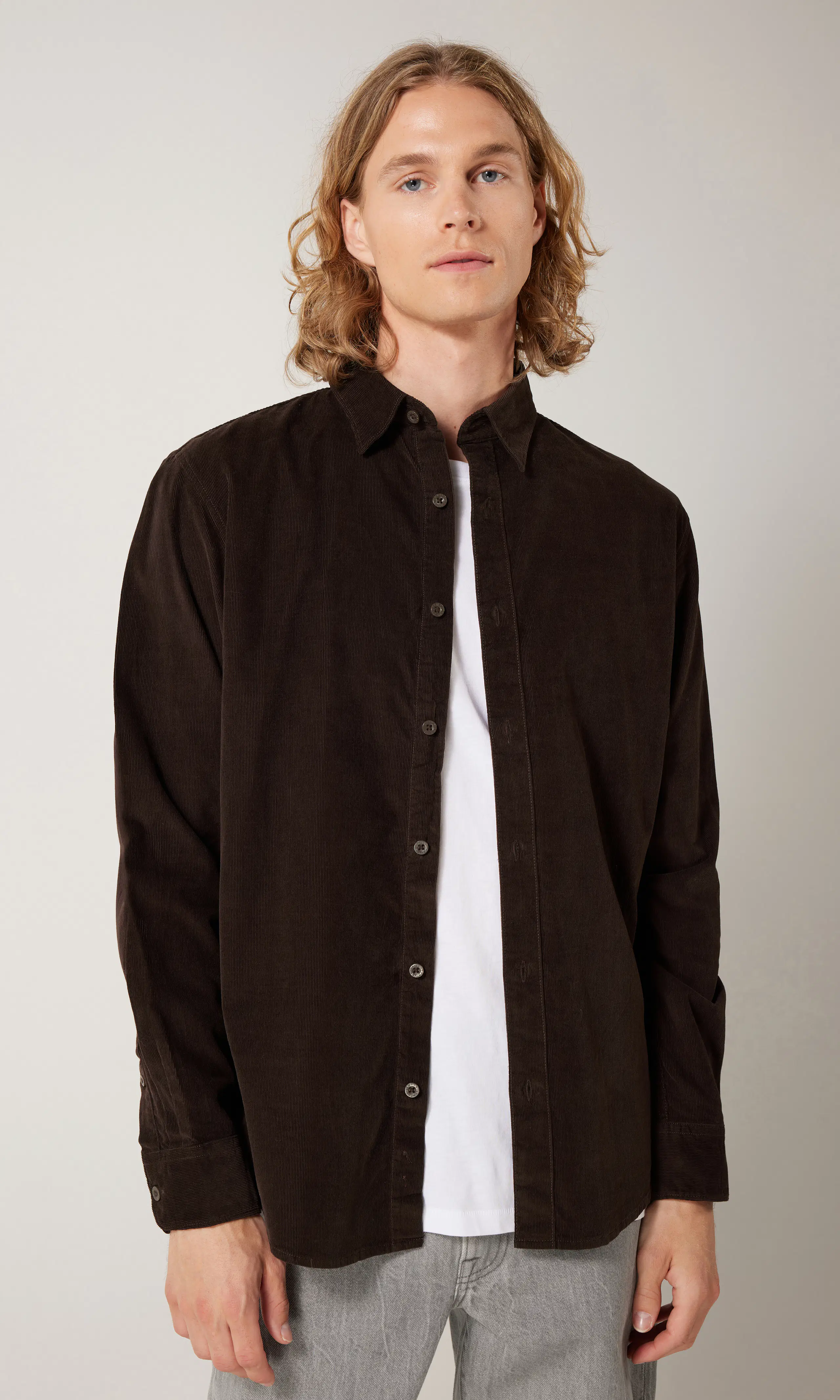 Cord Skjorta. Front. Model.