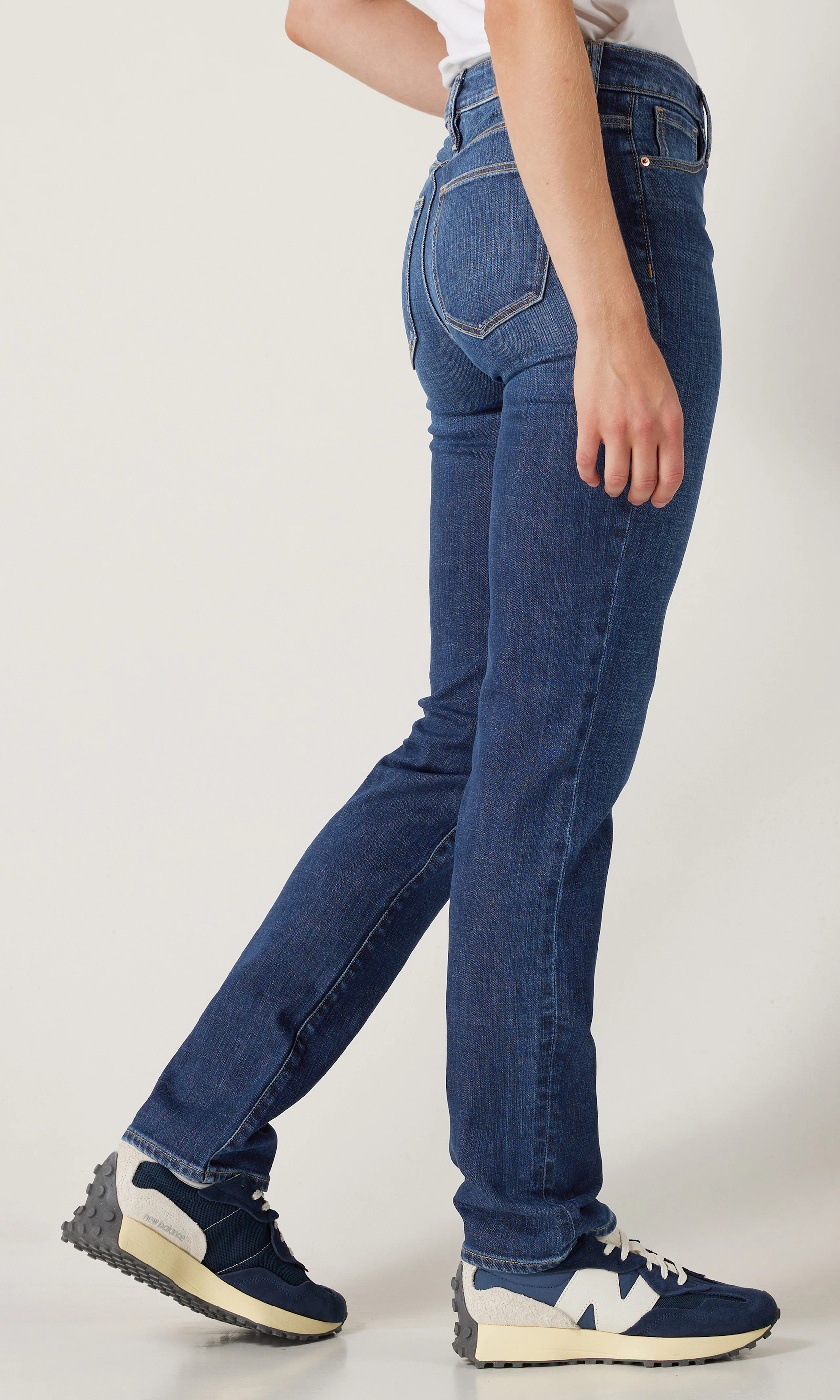 Slim Jeans. Front 1. Model.