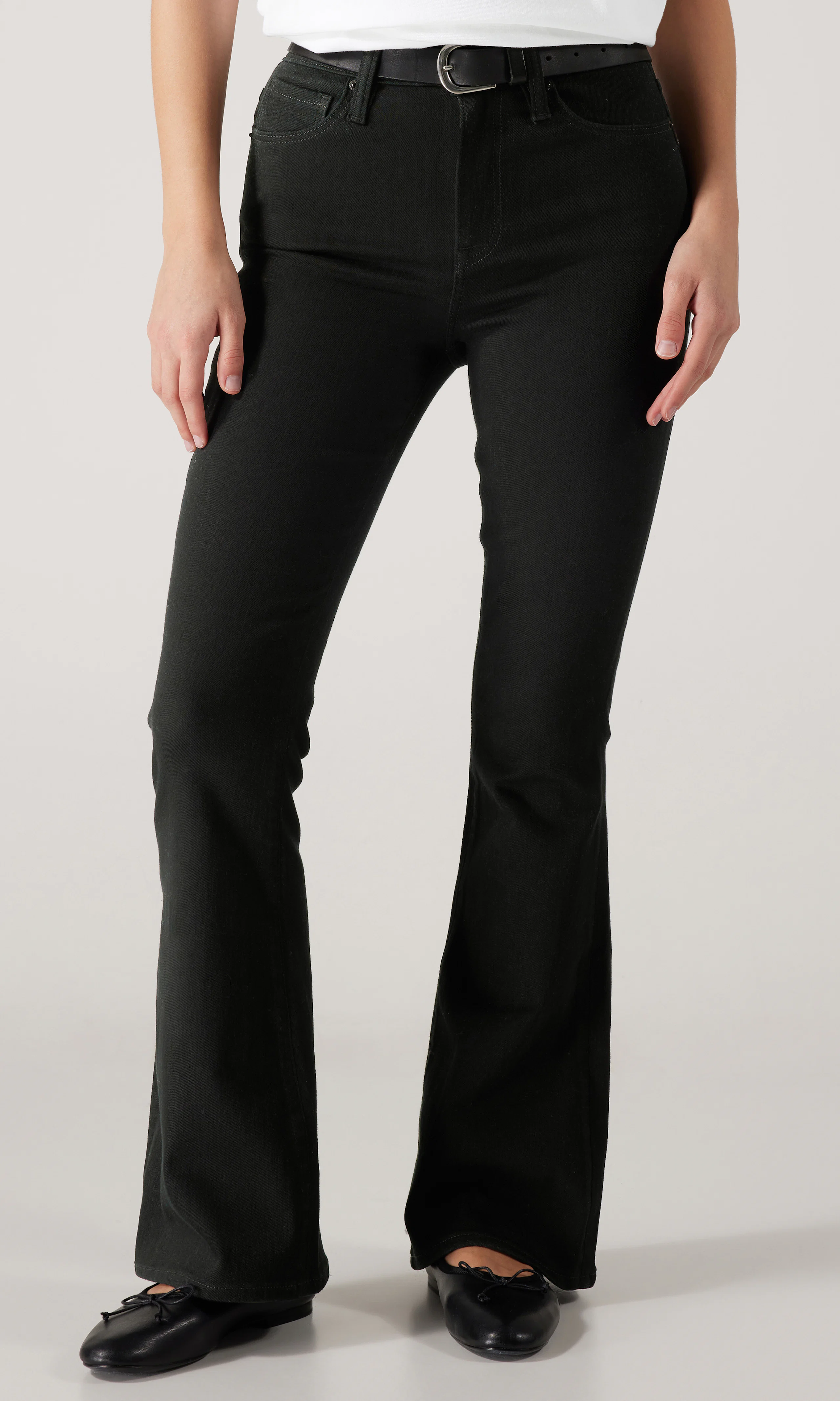 Flare Jeans. Front. Model.