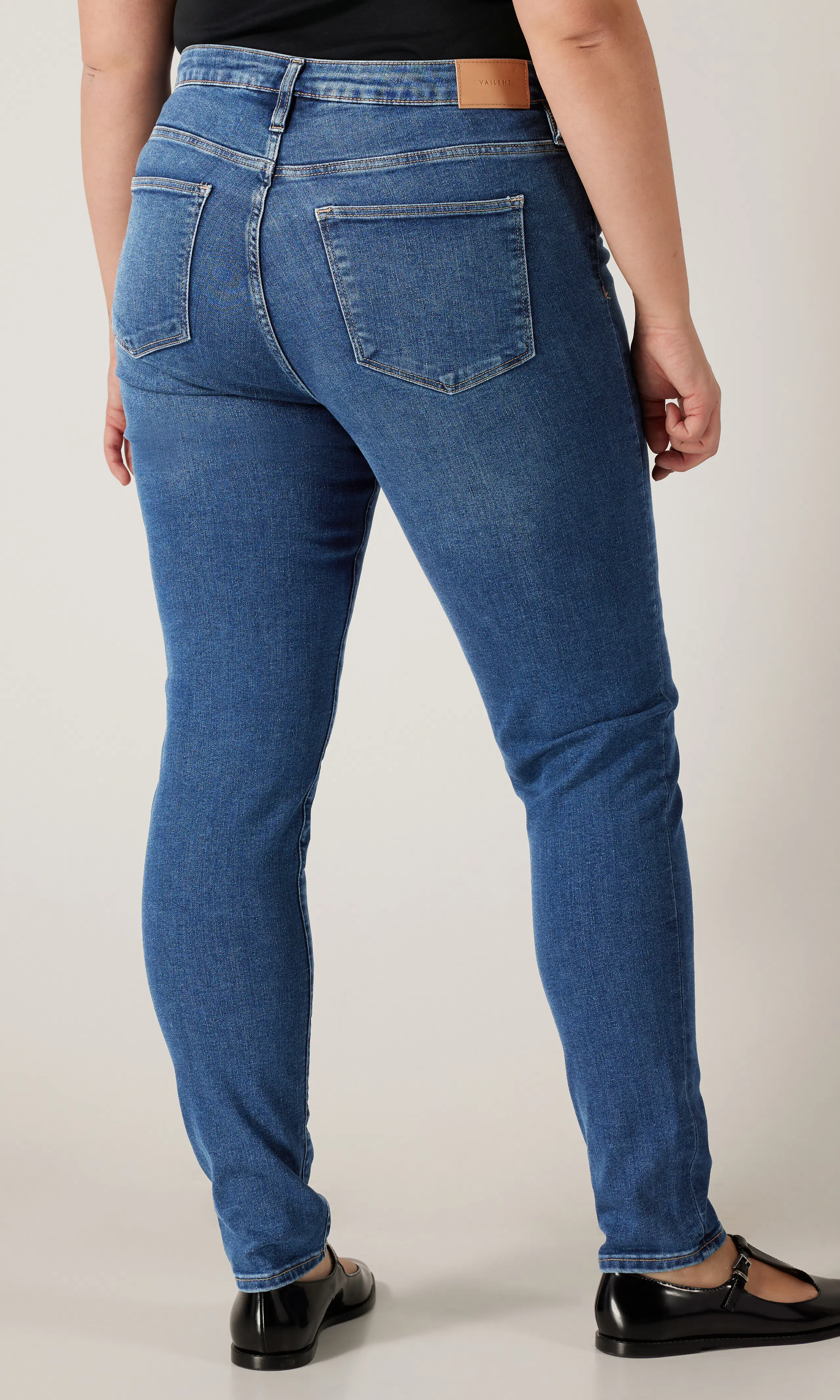 Skinny Jeans. Detail 7. Model.