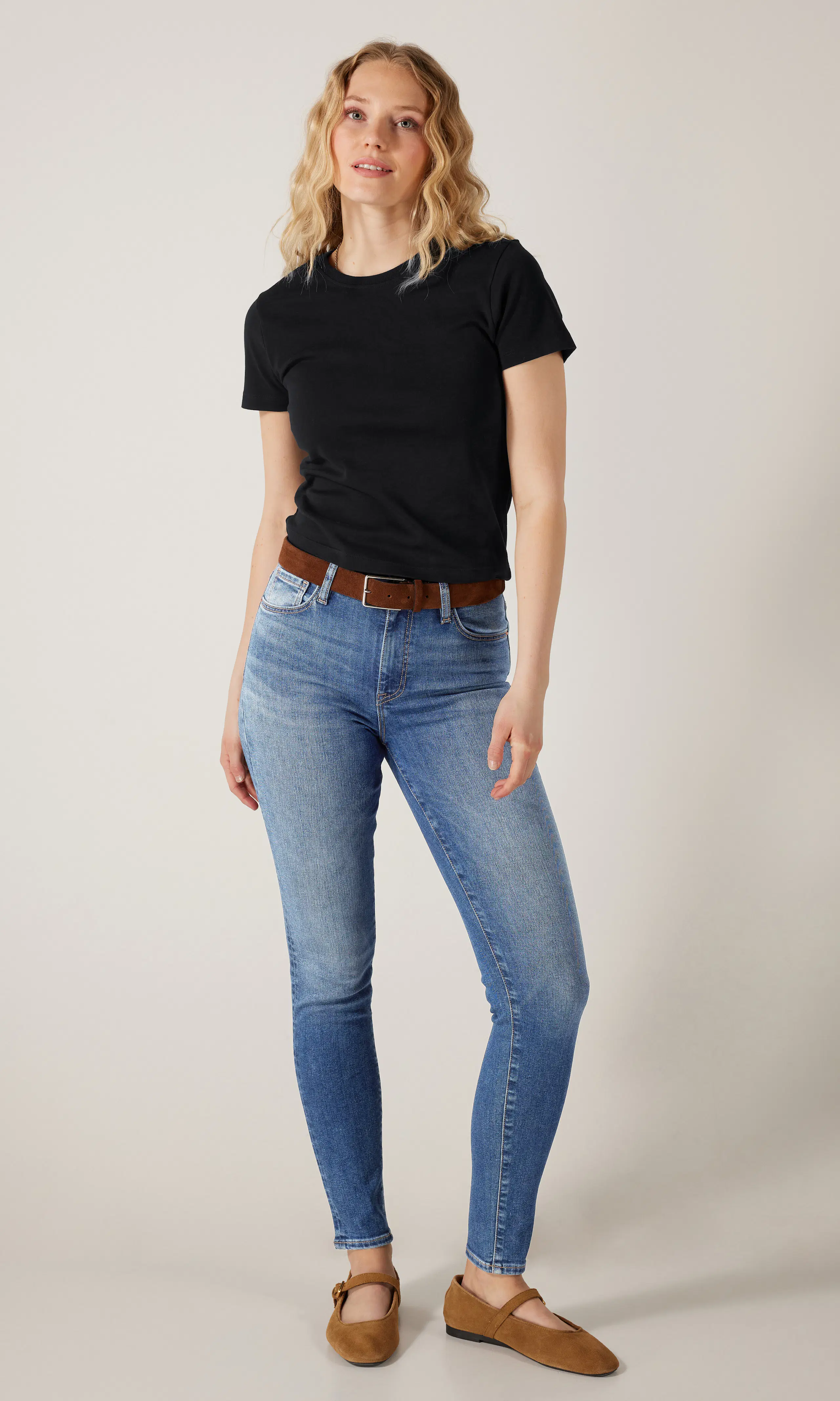 Skinny Jeans. Front 1. Model.