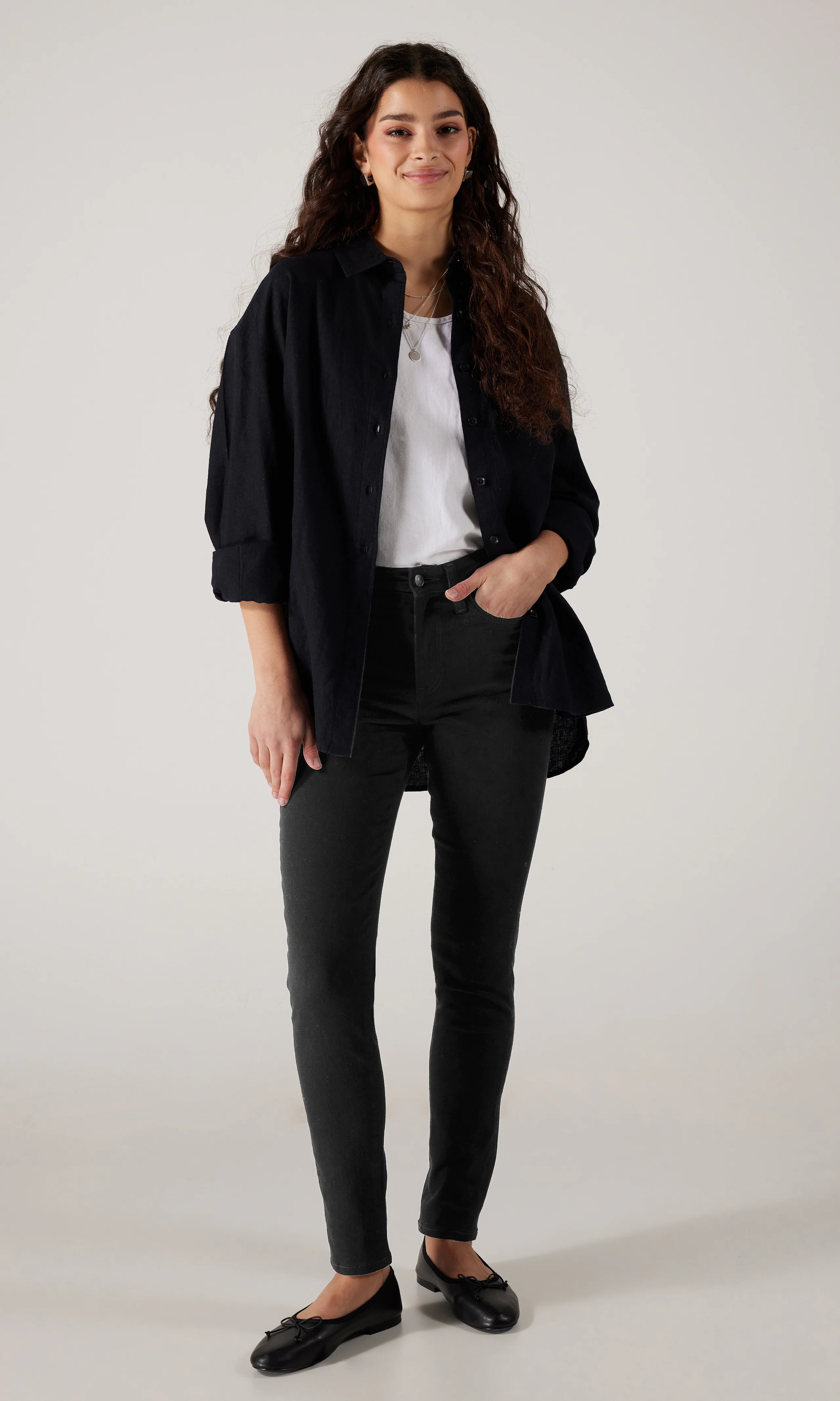 Skinny Jeans. Front 1. Model.