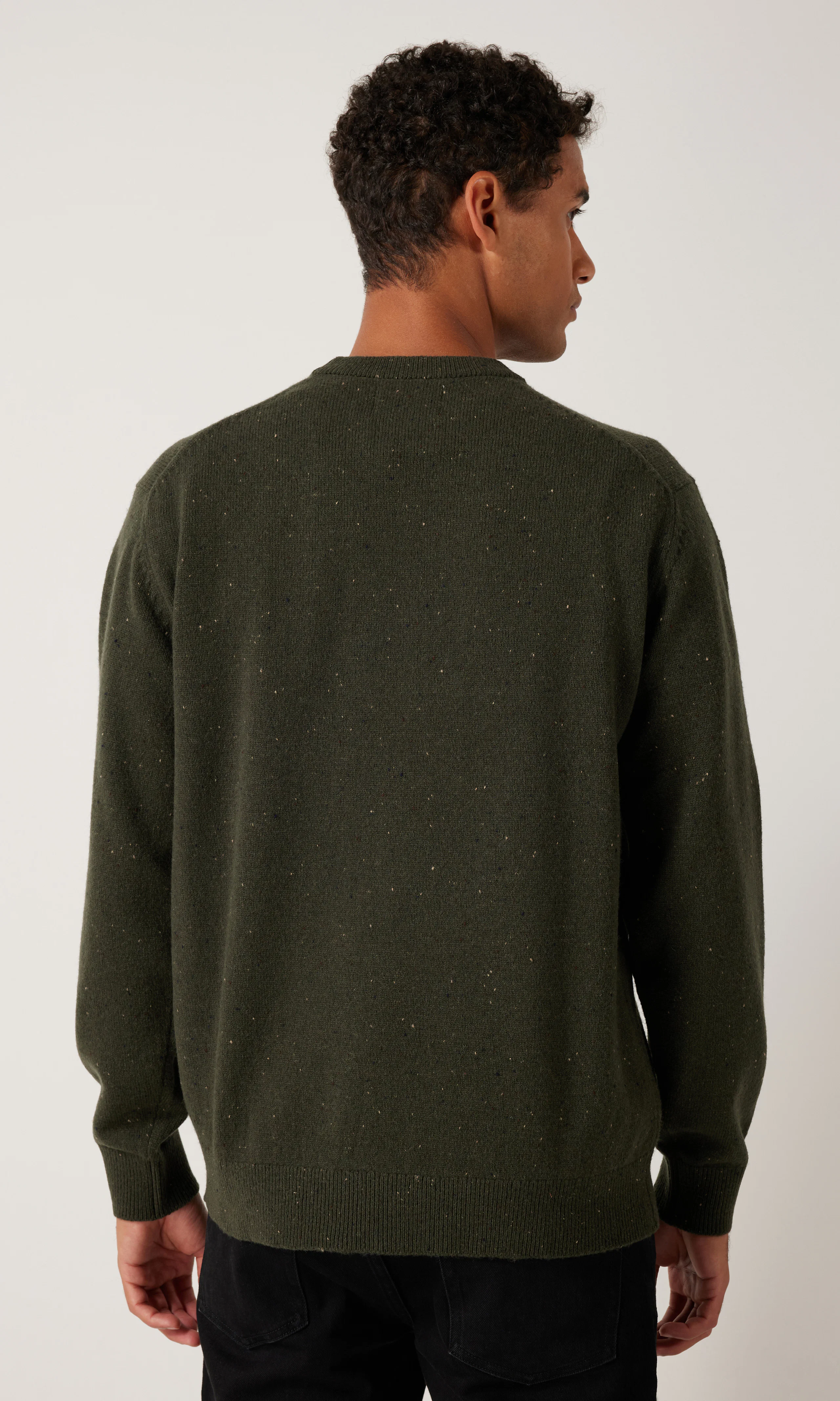 Neps Strikkegenser. Back. Model.