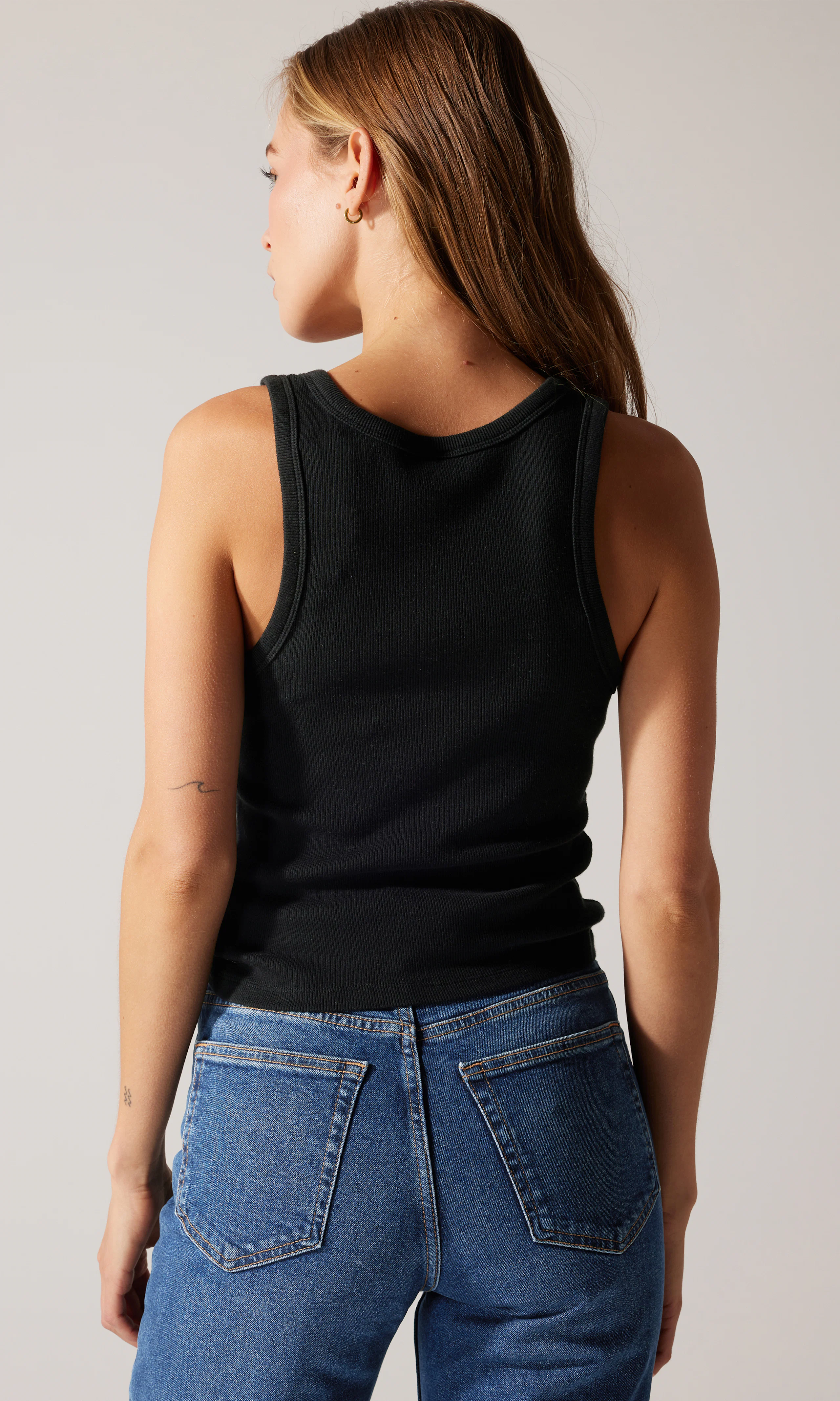 Slim Tank Toppi. Back. Model.