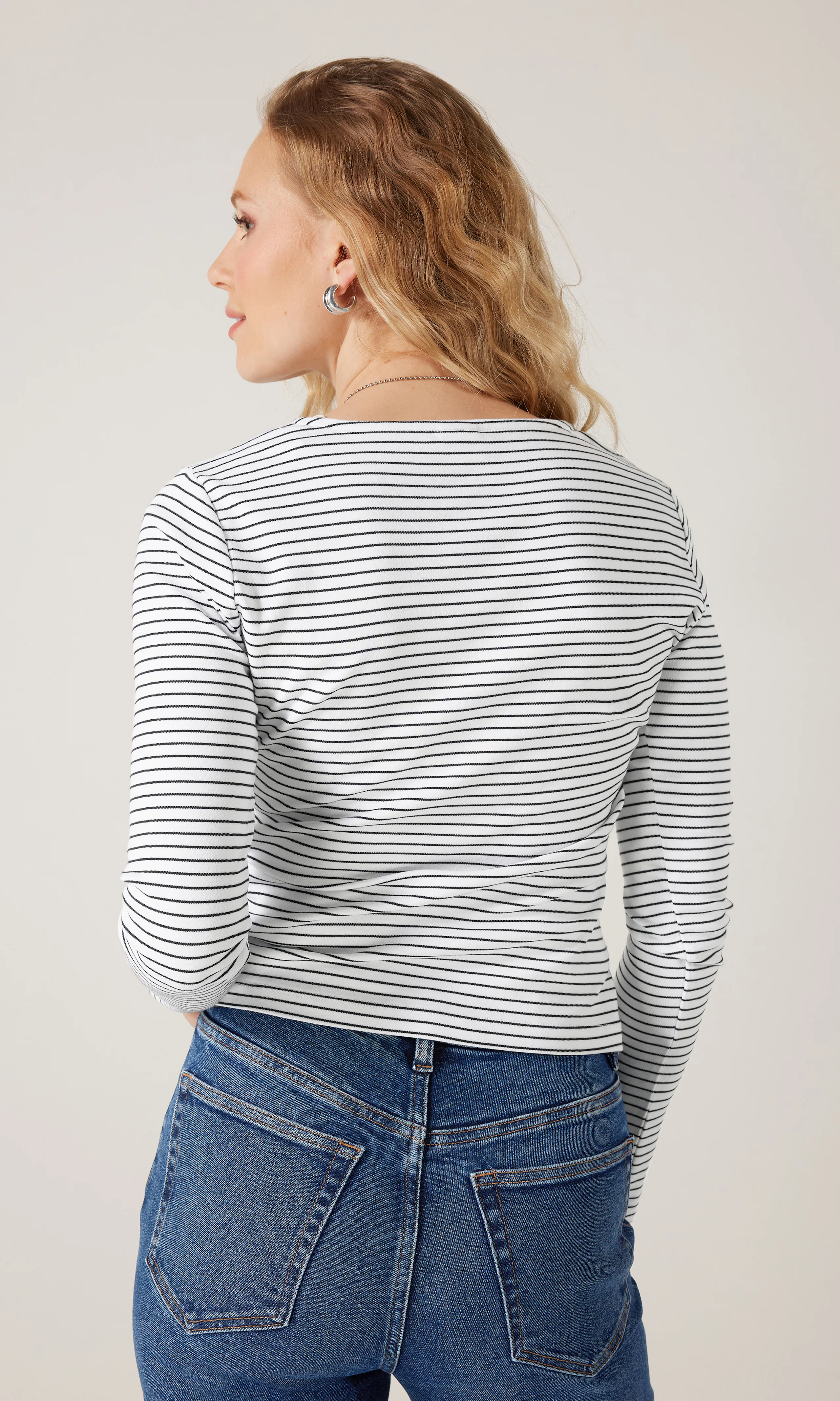 Slim Pitkähihainen. Back. Model.