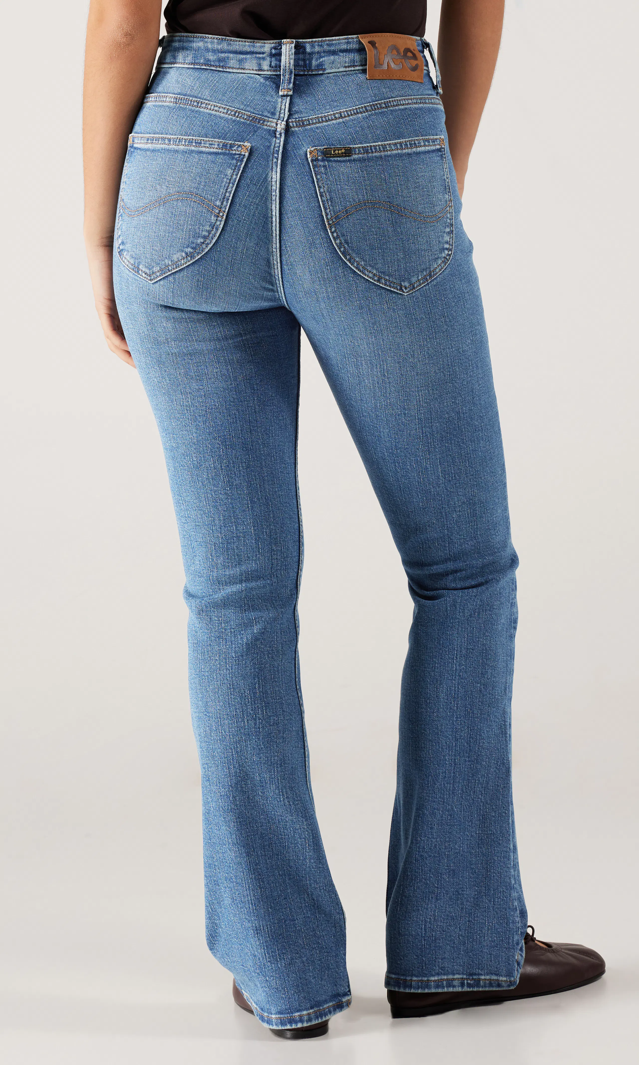 Breese Boot Medium Blå Jeans. Back. Model.