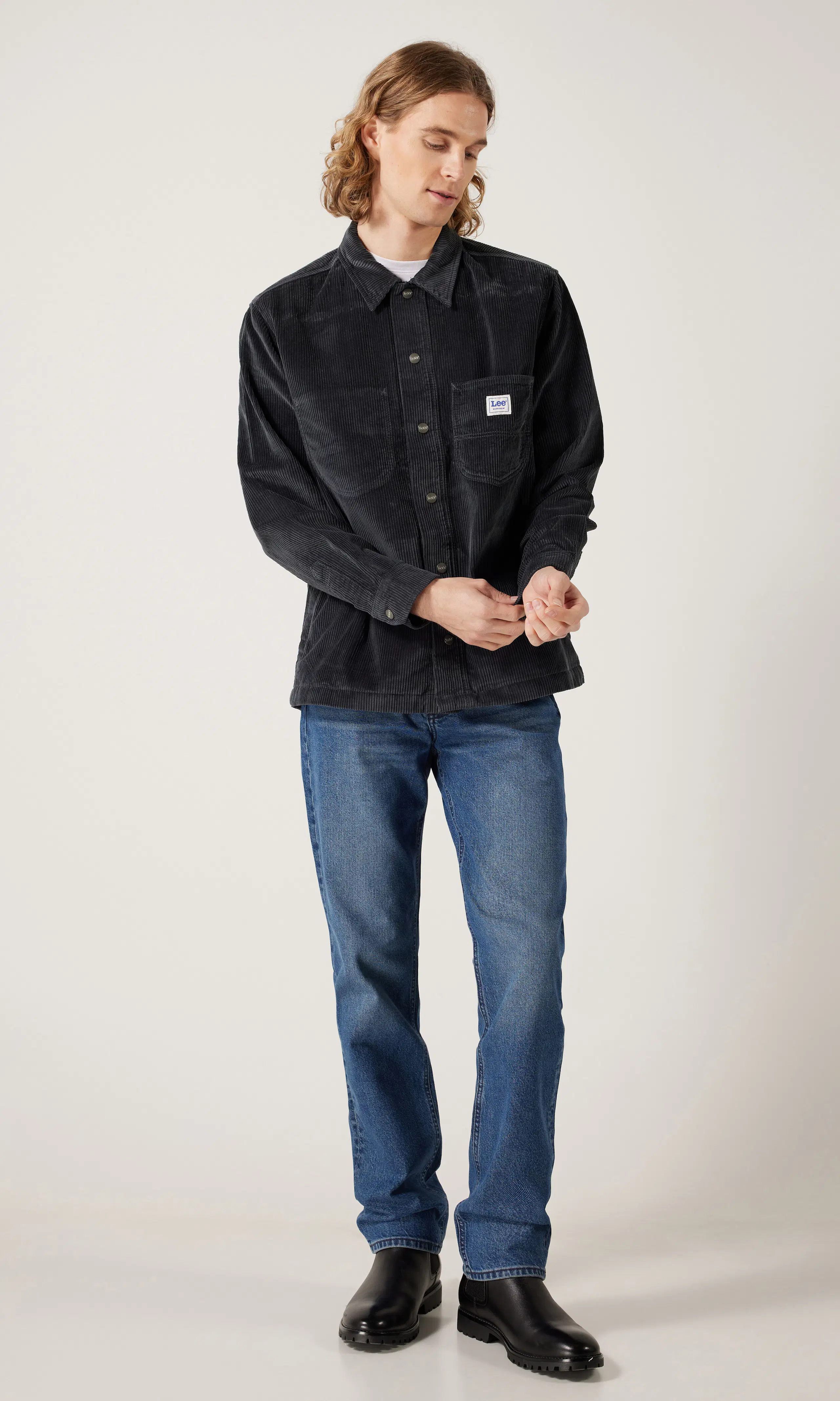 Worker Mörk Grå Manchester Skjorta. Front 1. Model.