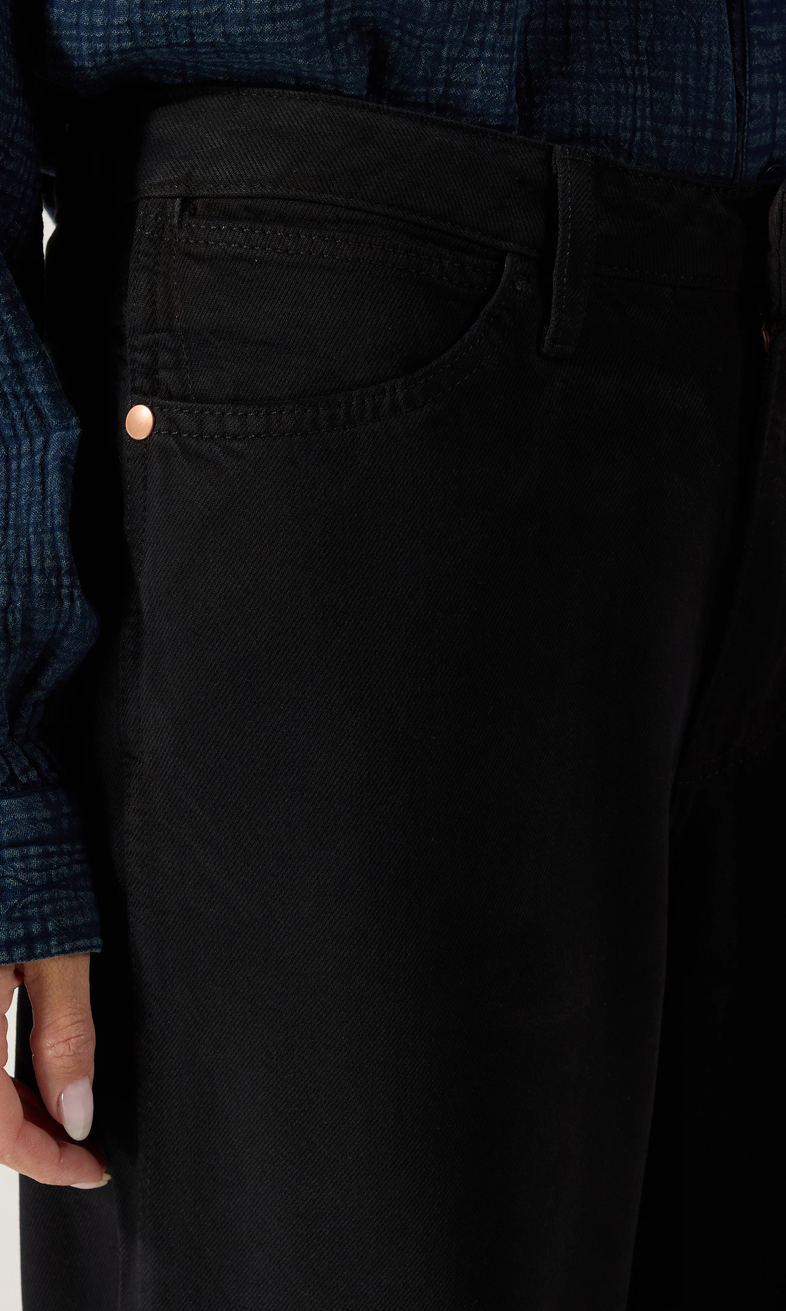 World Wide Svarta Jeans. Detail 2. Model.