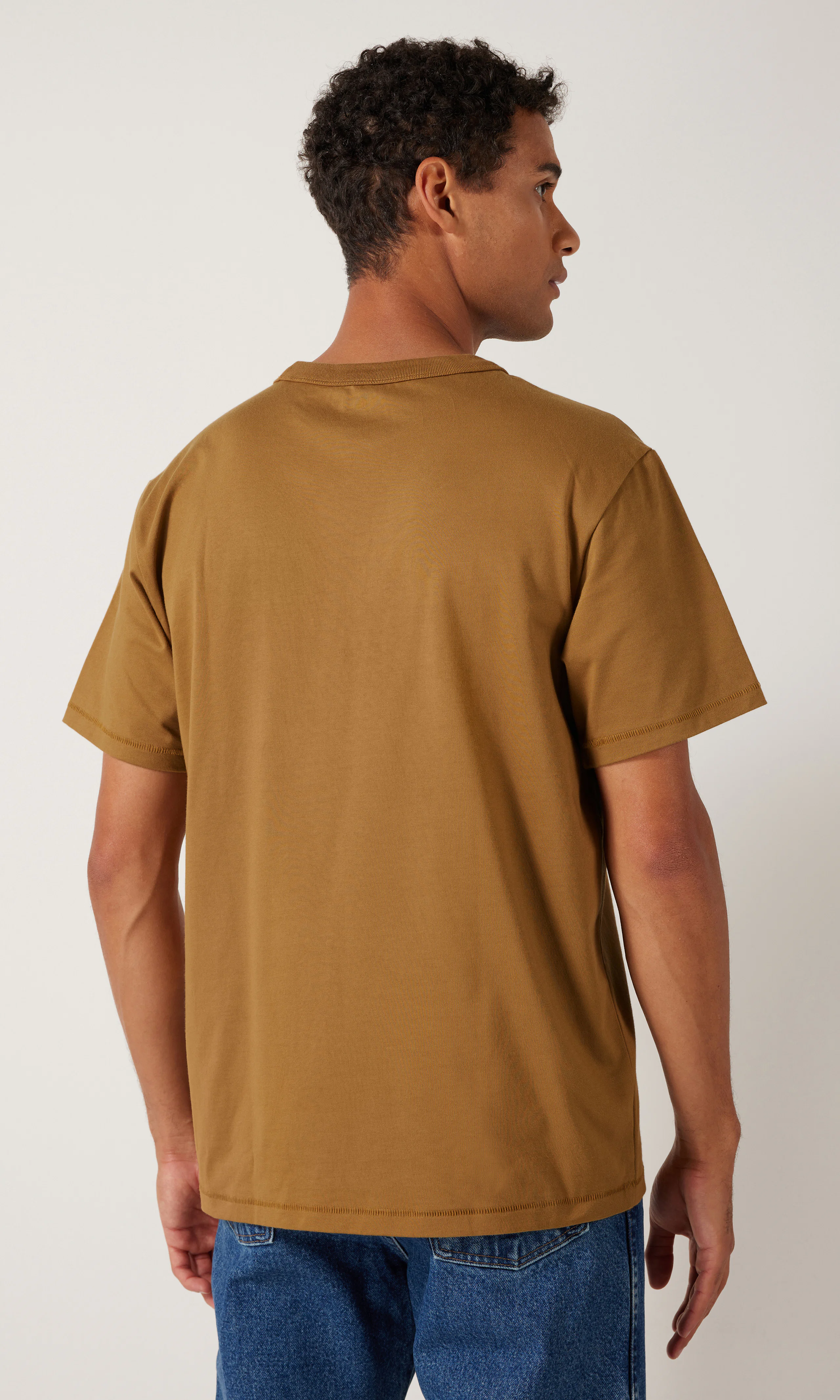 SS Tee Brun T-Skjorte. Back. Model.