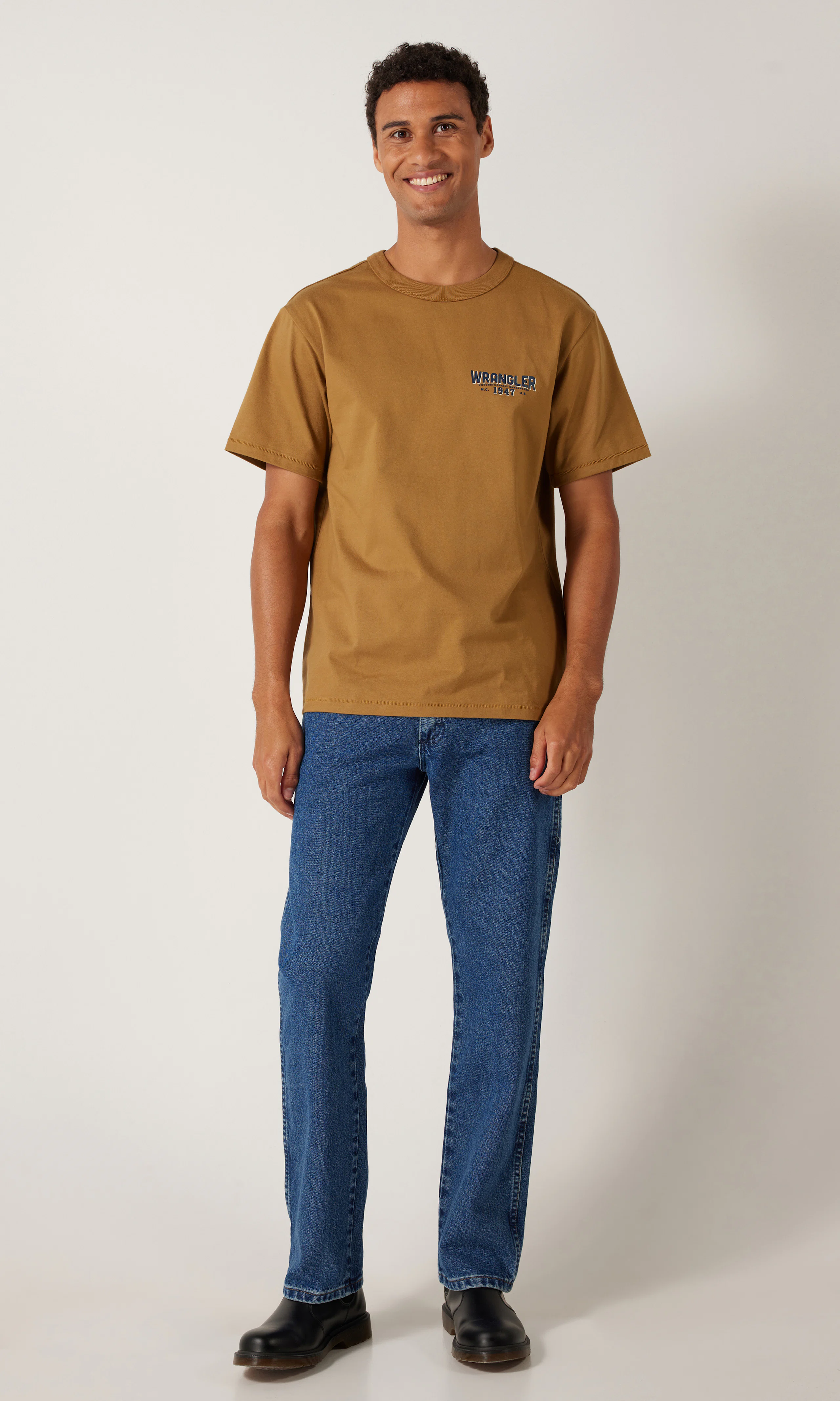SS Tee Brun T-Skjorte. Front 1. Model.