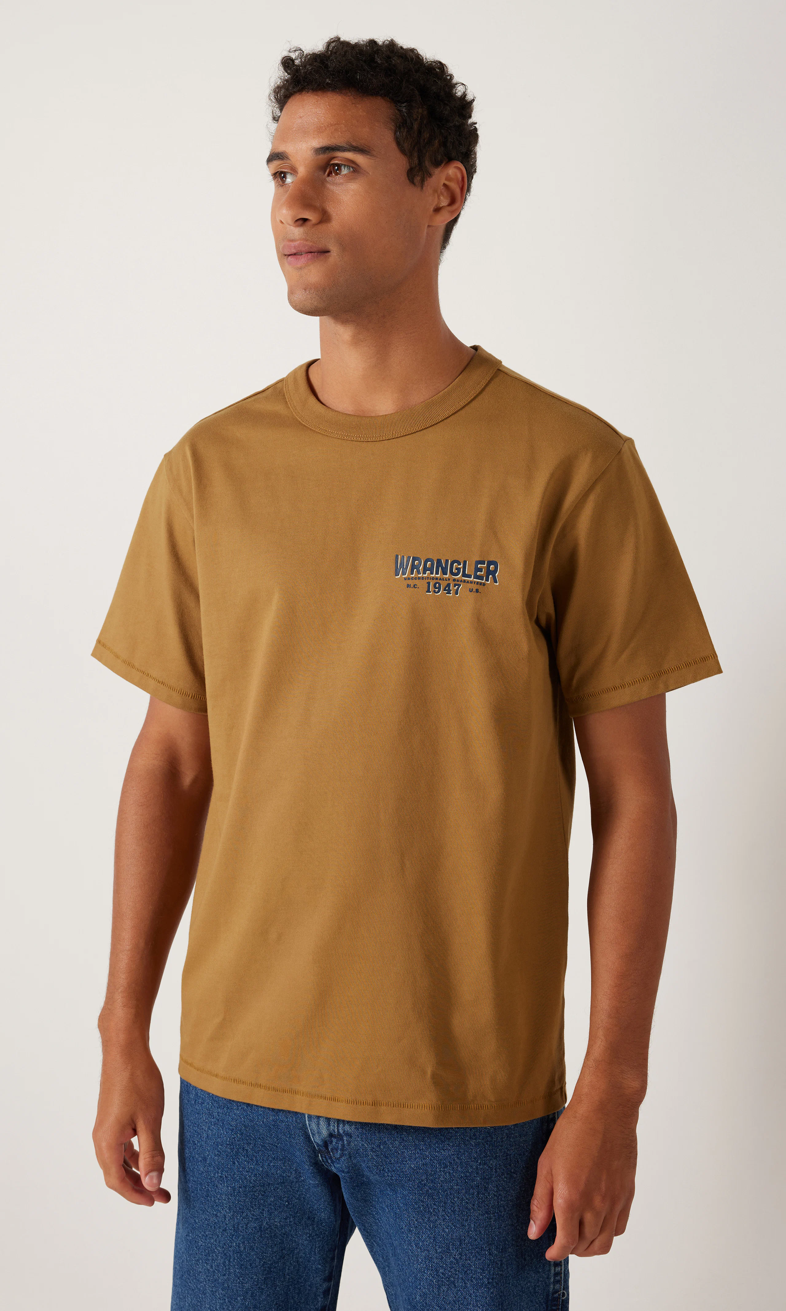 SS Tee Brun T-Skjorte. Front. Model.