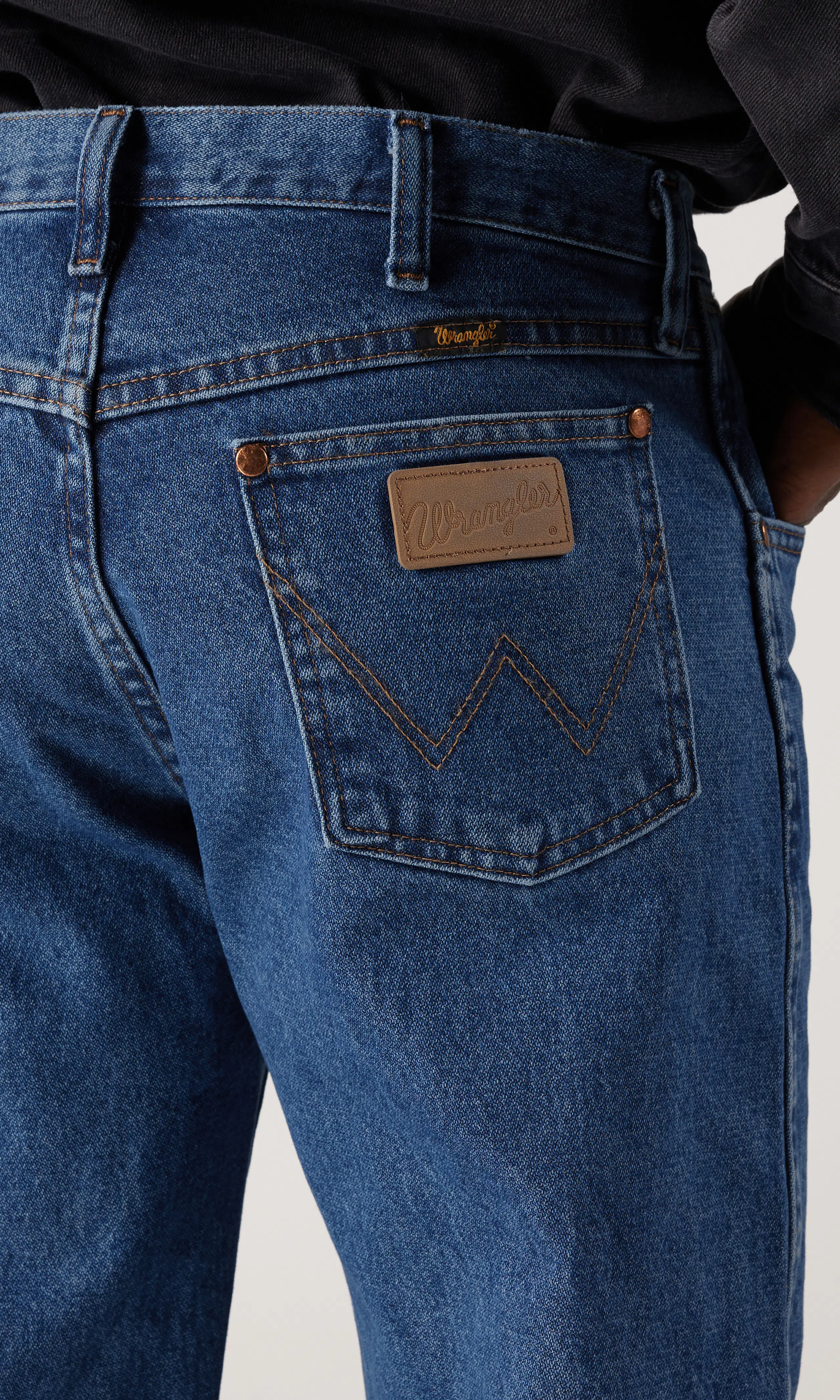 13MWZ Cowboy Cut® Medium Blå Jeans. Detail 1. Model.