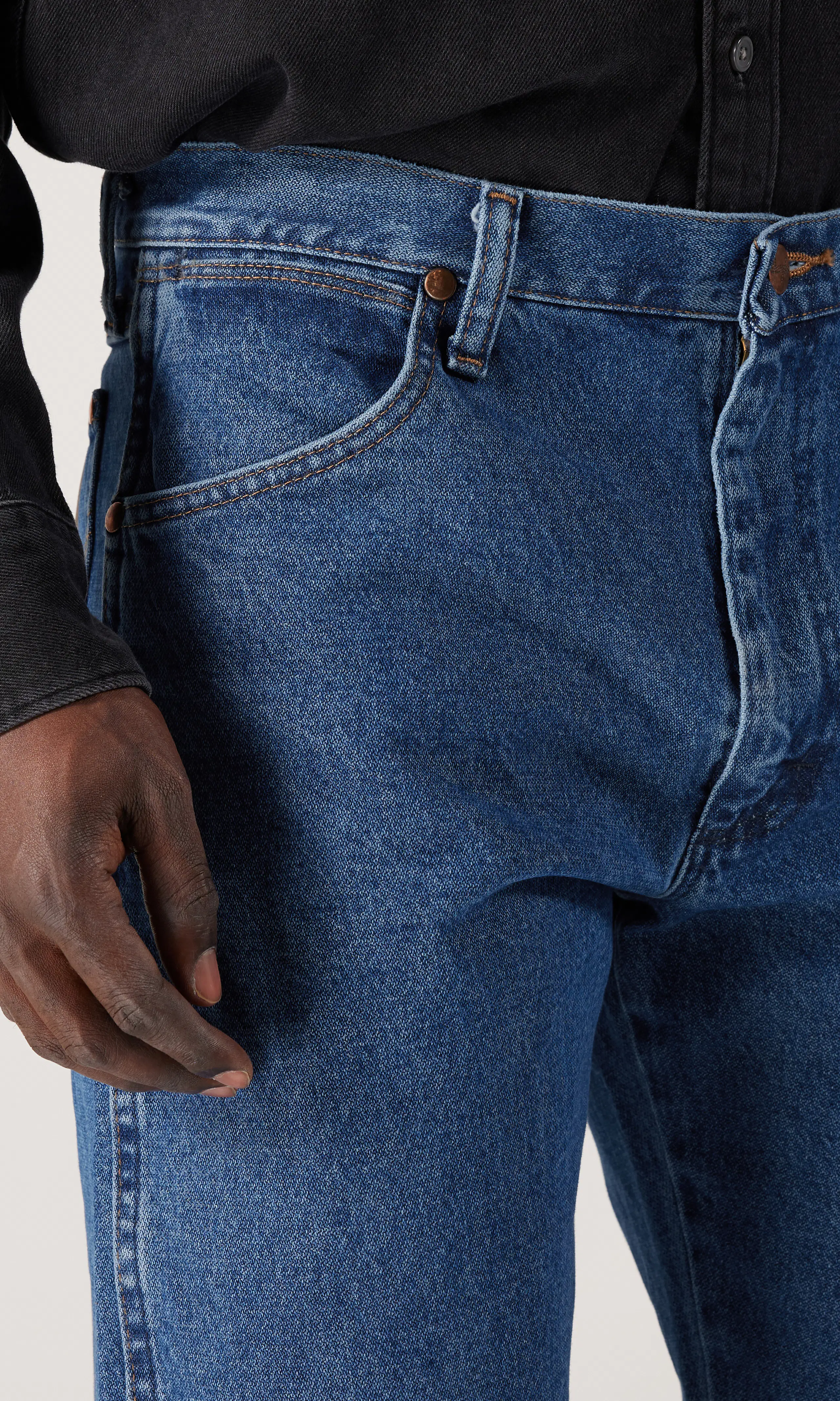 13MWZ Cowboy Cut® Medium Blå Jeans. Detail 2. Model.