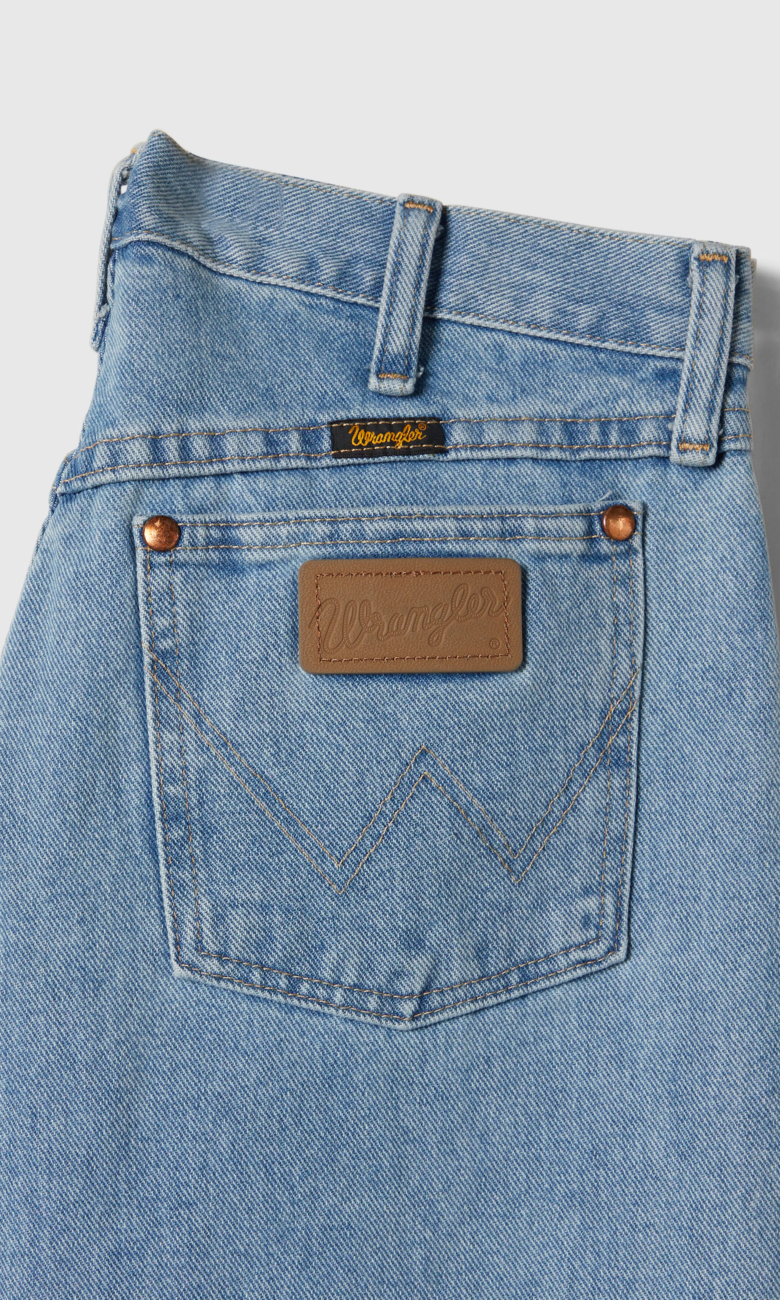13MWZ Cowboy Cut® Medium Blå Jeans. Detail 1. Flat.