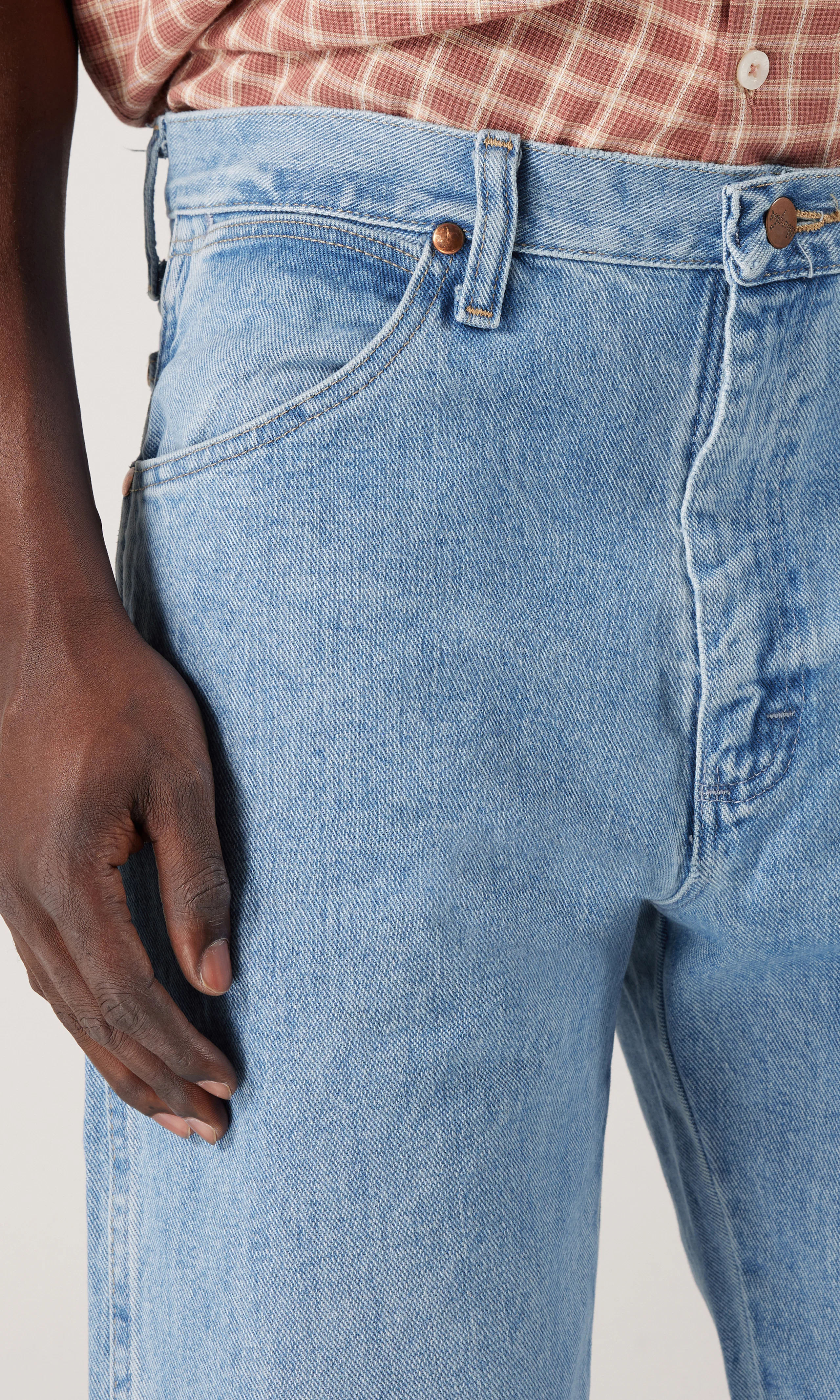 13MWZ Cowboy Cut® Medium Blå Jeans. Detail 2. Model.
