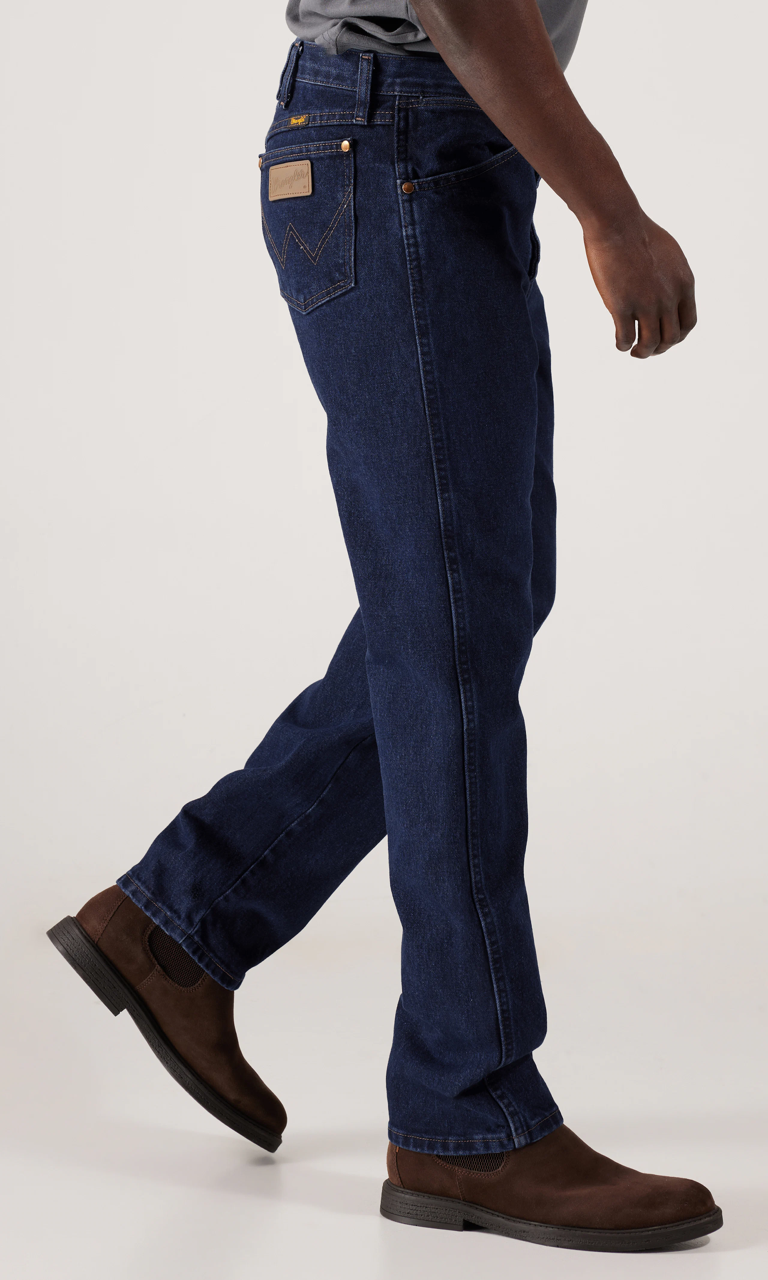 13MWZ Cowboy Cut® Mørk Blå Jeans. Front 2. Model.