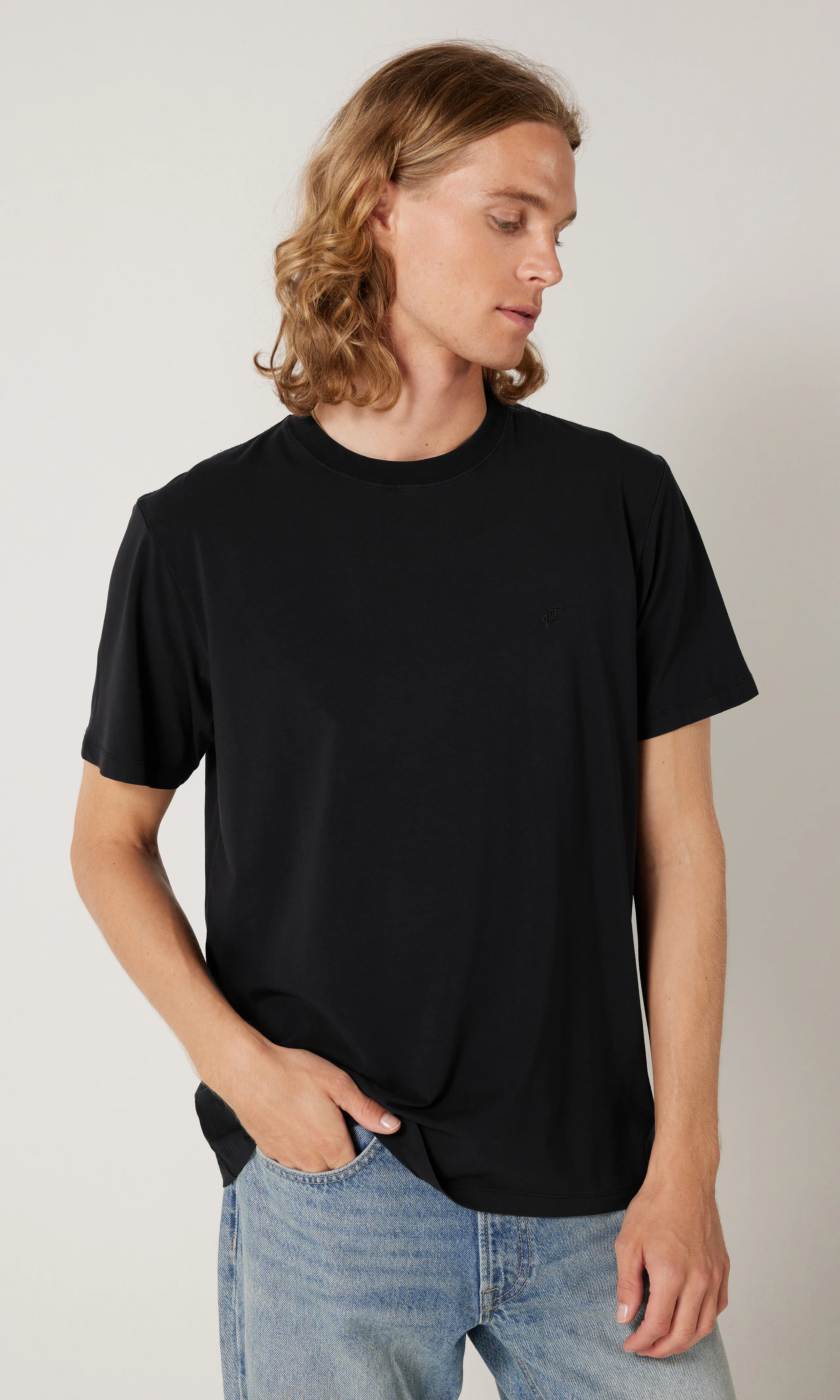 Relaxed T-Skjorte. Front. Model.