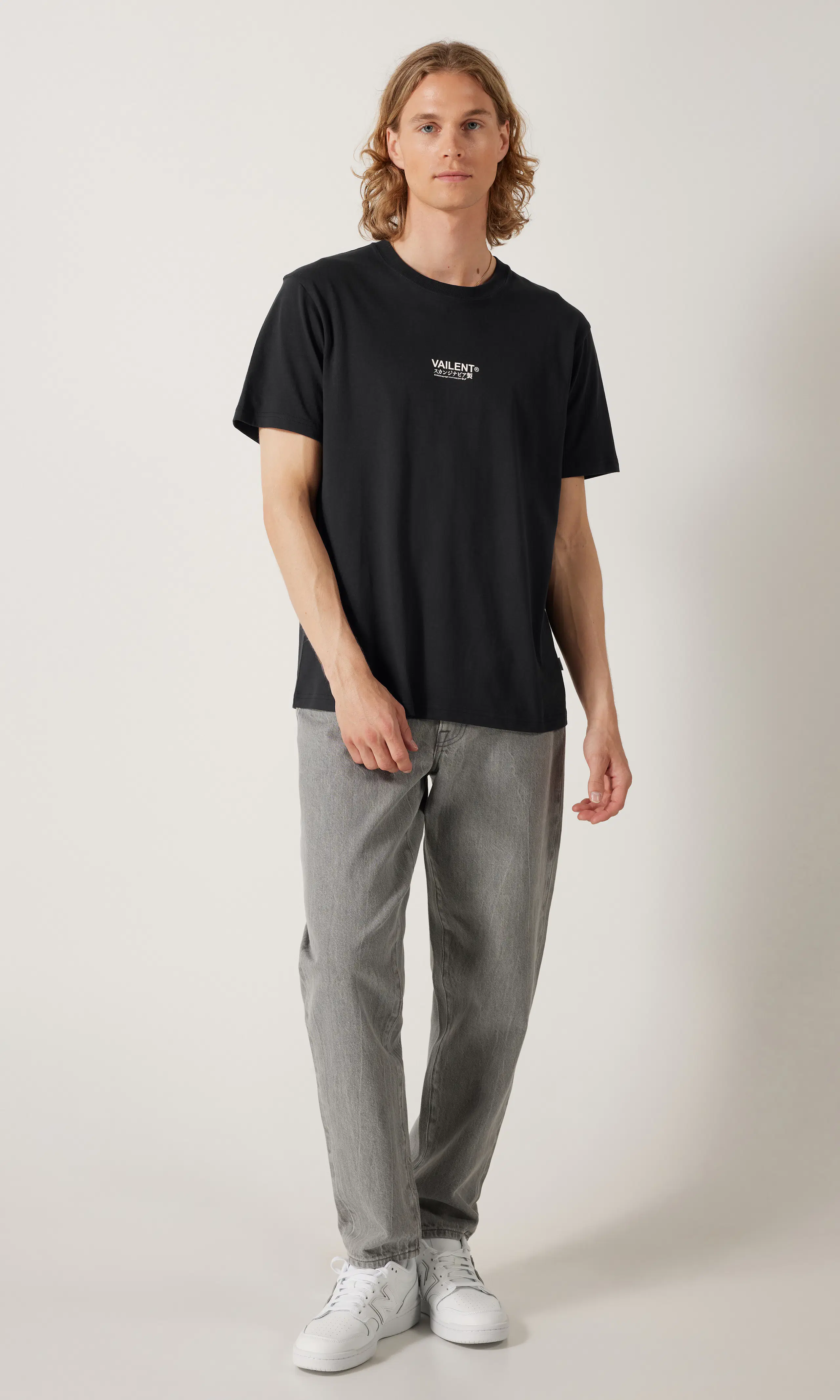 Graphic T-Skjorte. Front 1. Model.
