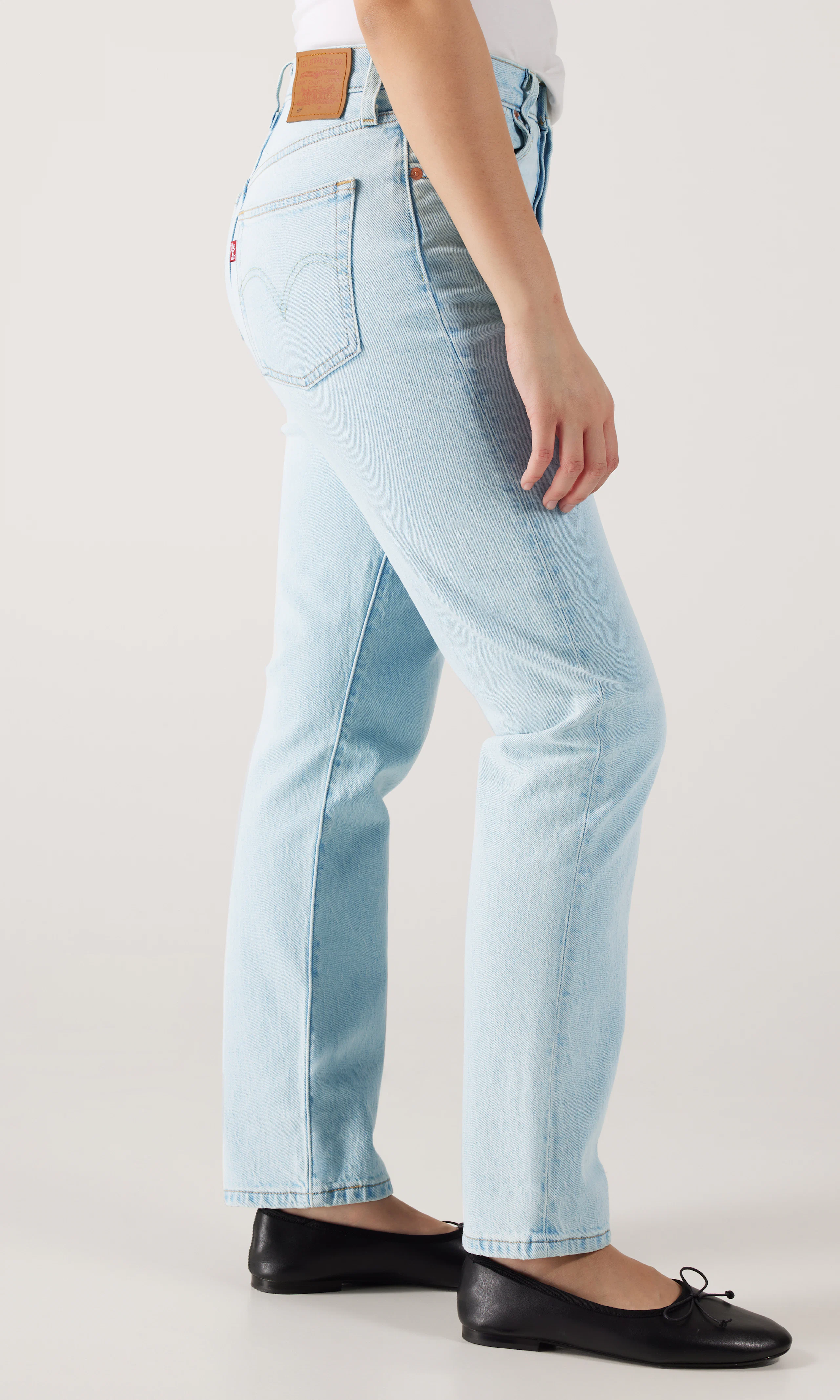 501® Crop Vaaleansiniset Farkut. Front 2. Model.